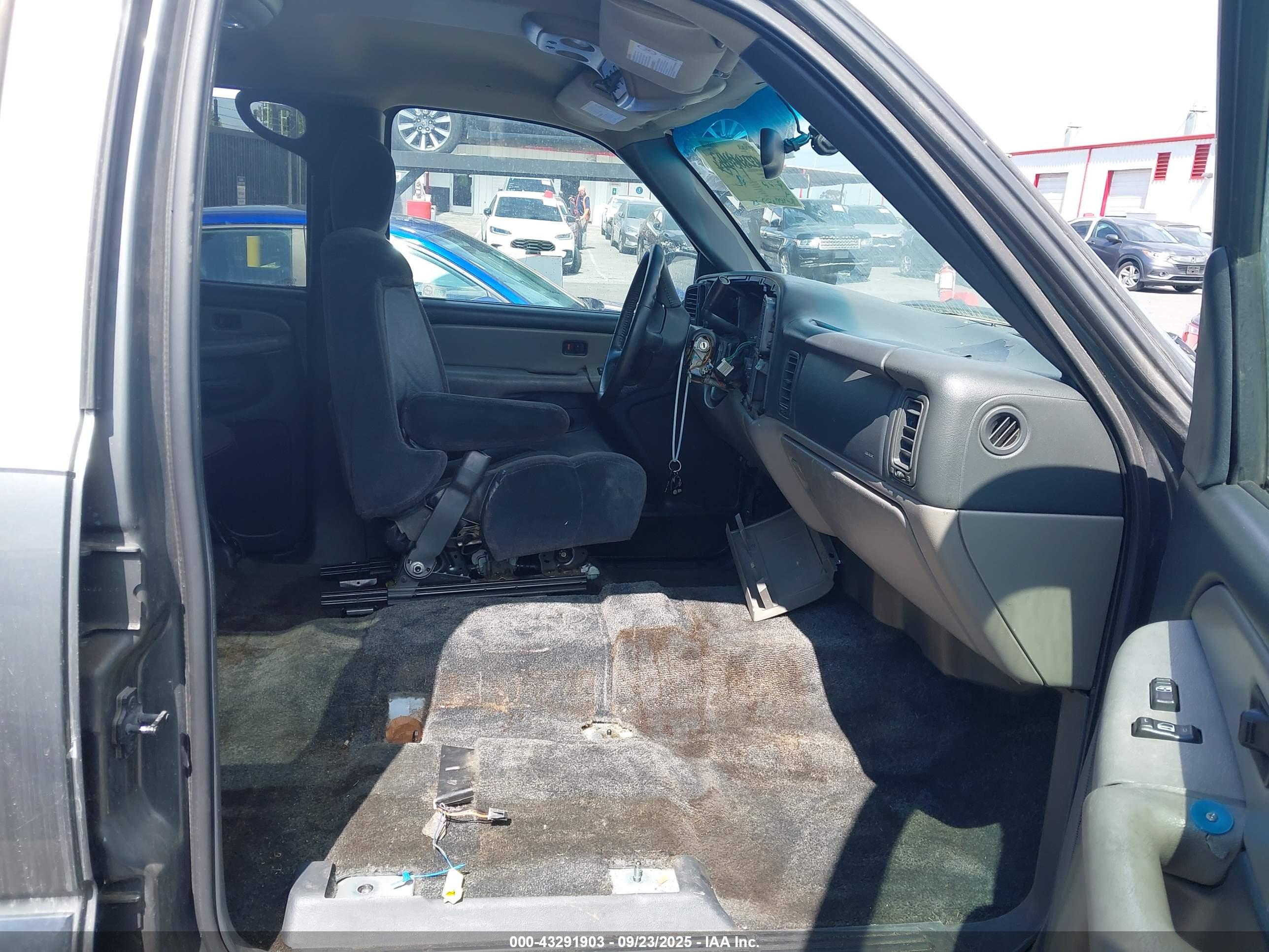 CHEVROLET TAHOE image 5