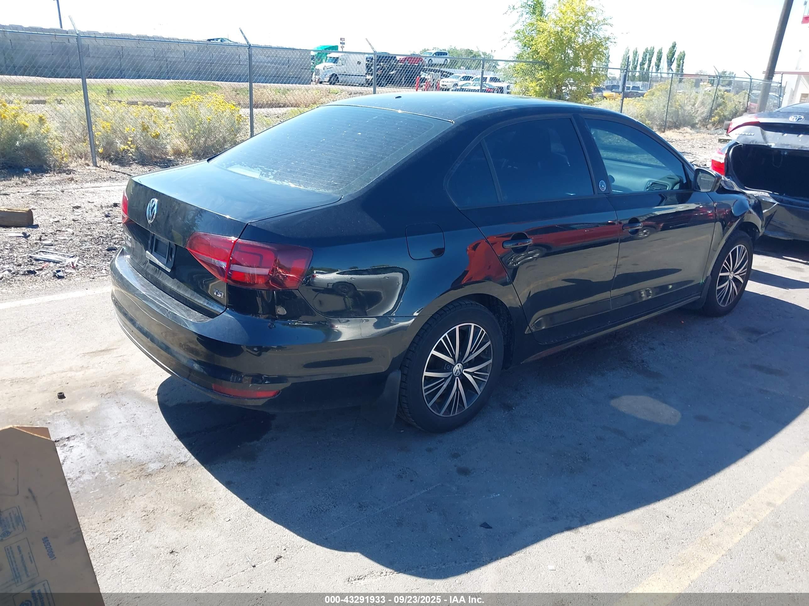 VOLKSWAGEN JETTA image 4