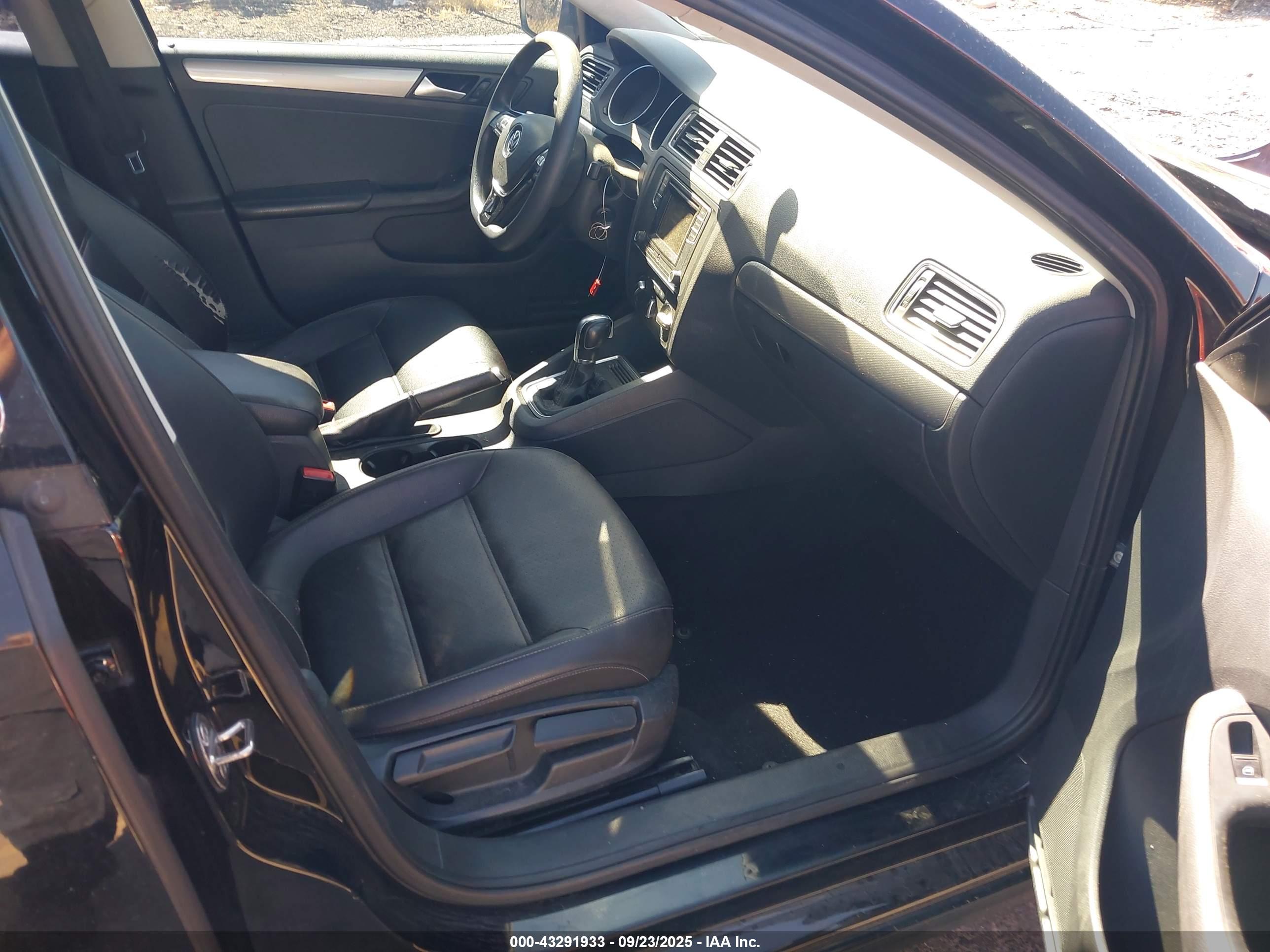 VOLKSWAGEN JETTA image 5