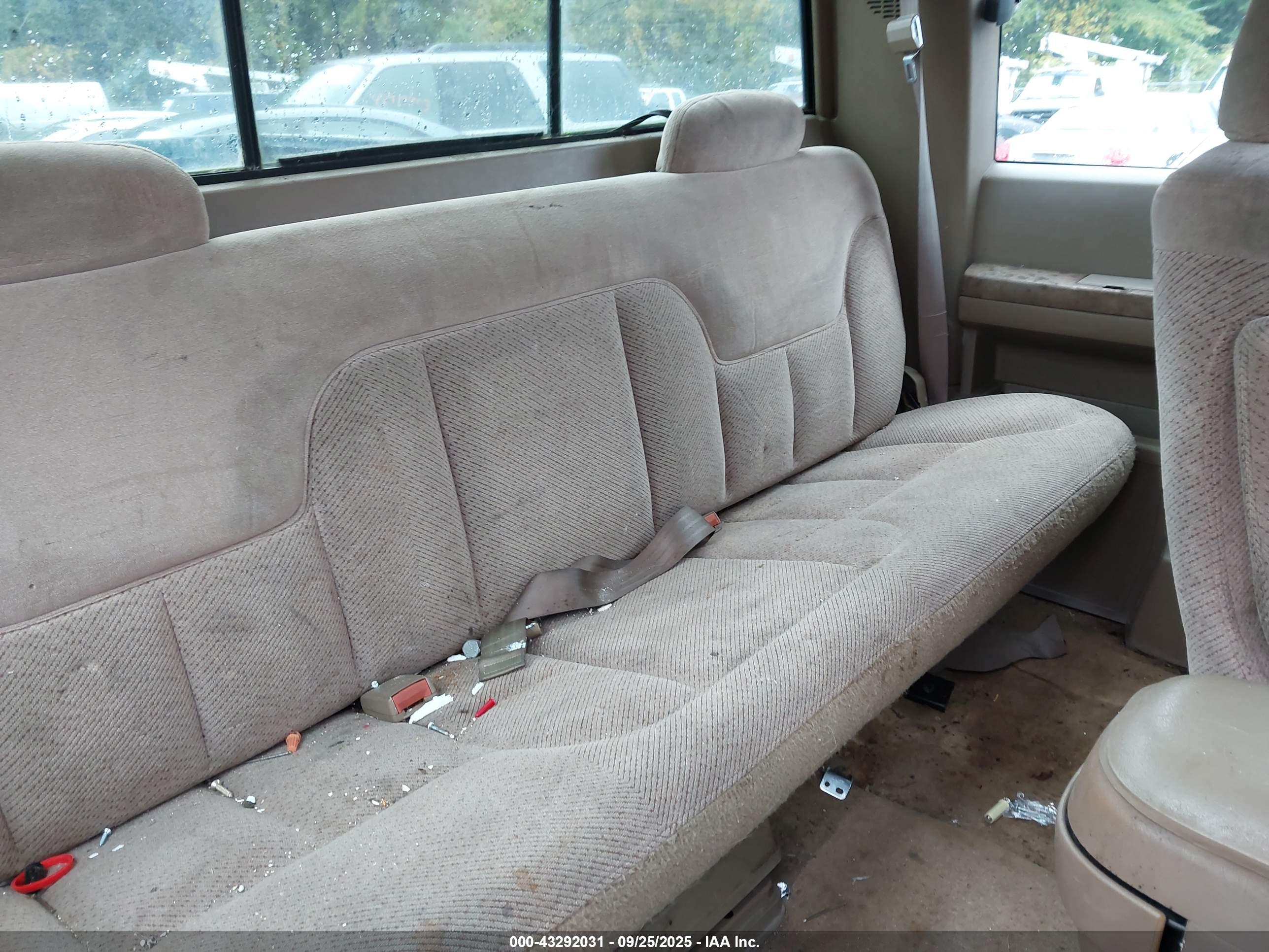 CHEVROLET GMT-400 image 8