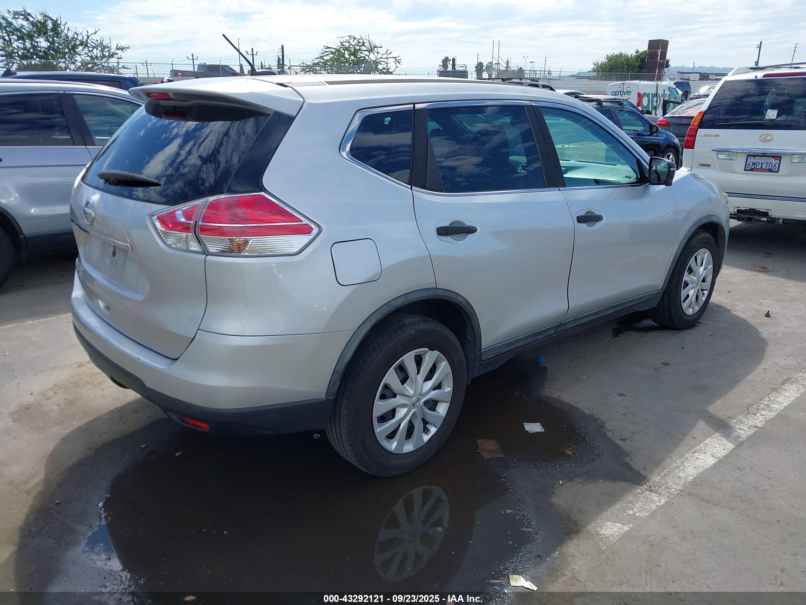 NISSAN ROGUE image 4