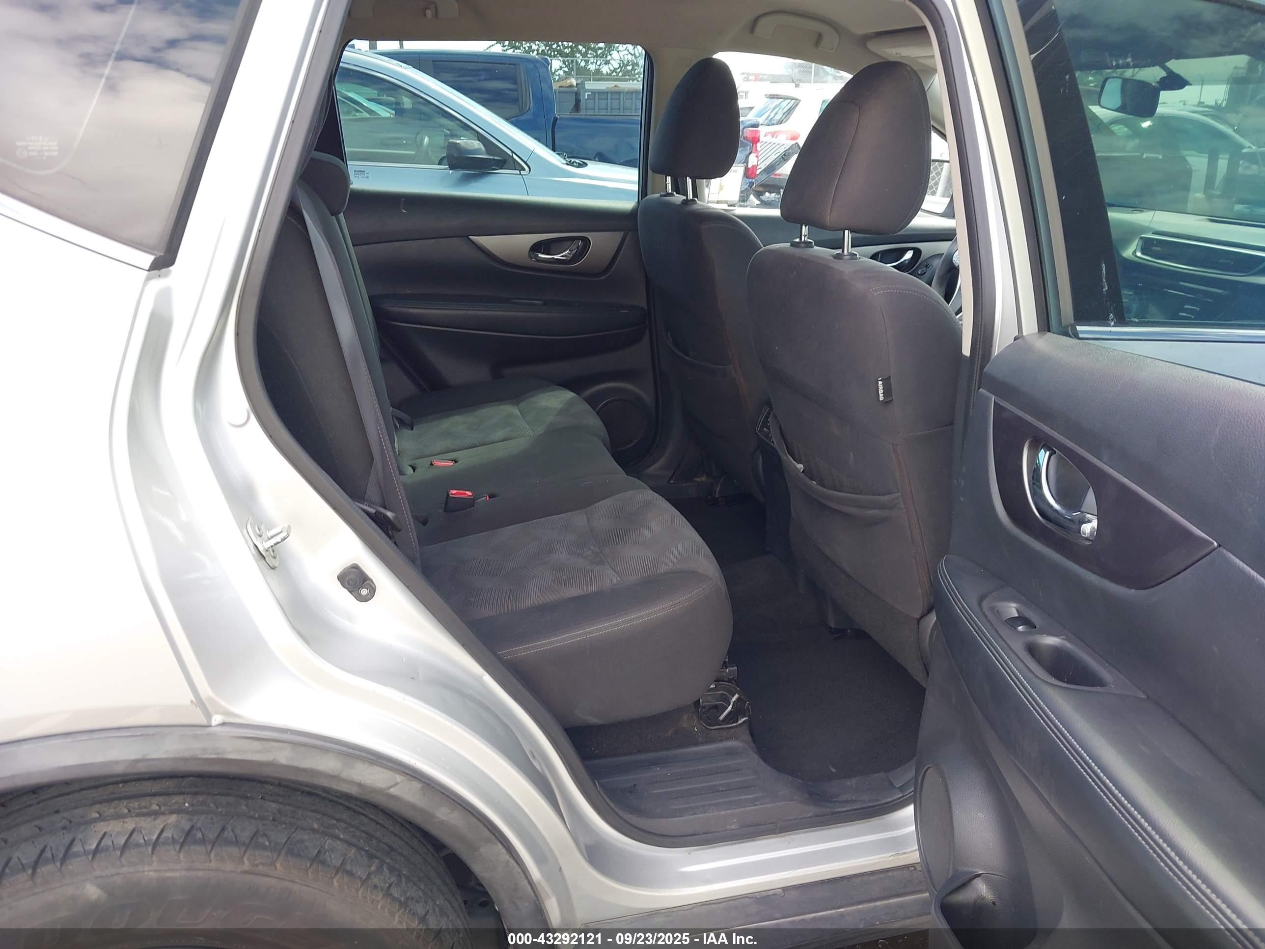 NISSAN ROGUE image 8