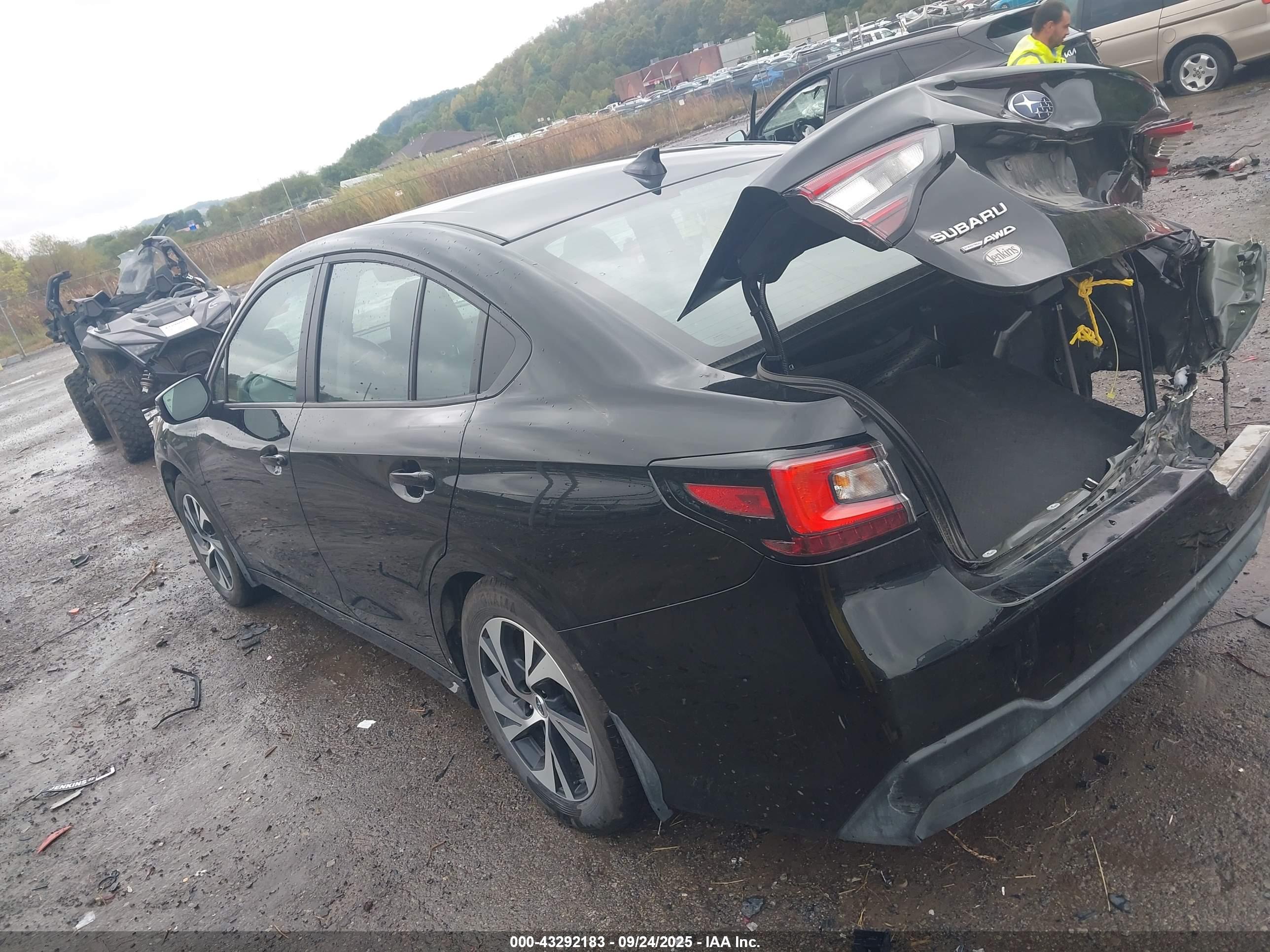 SUBARU LEGACY image 3