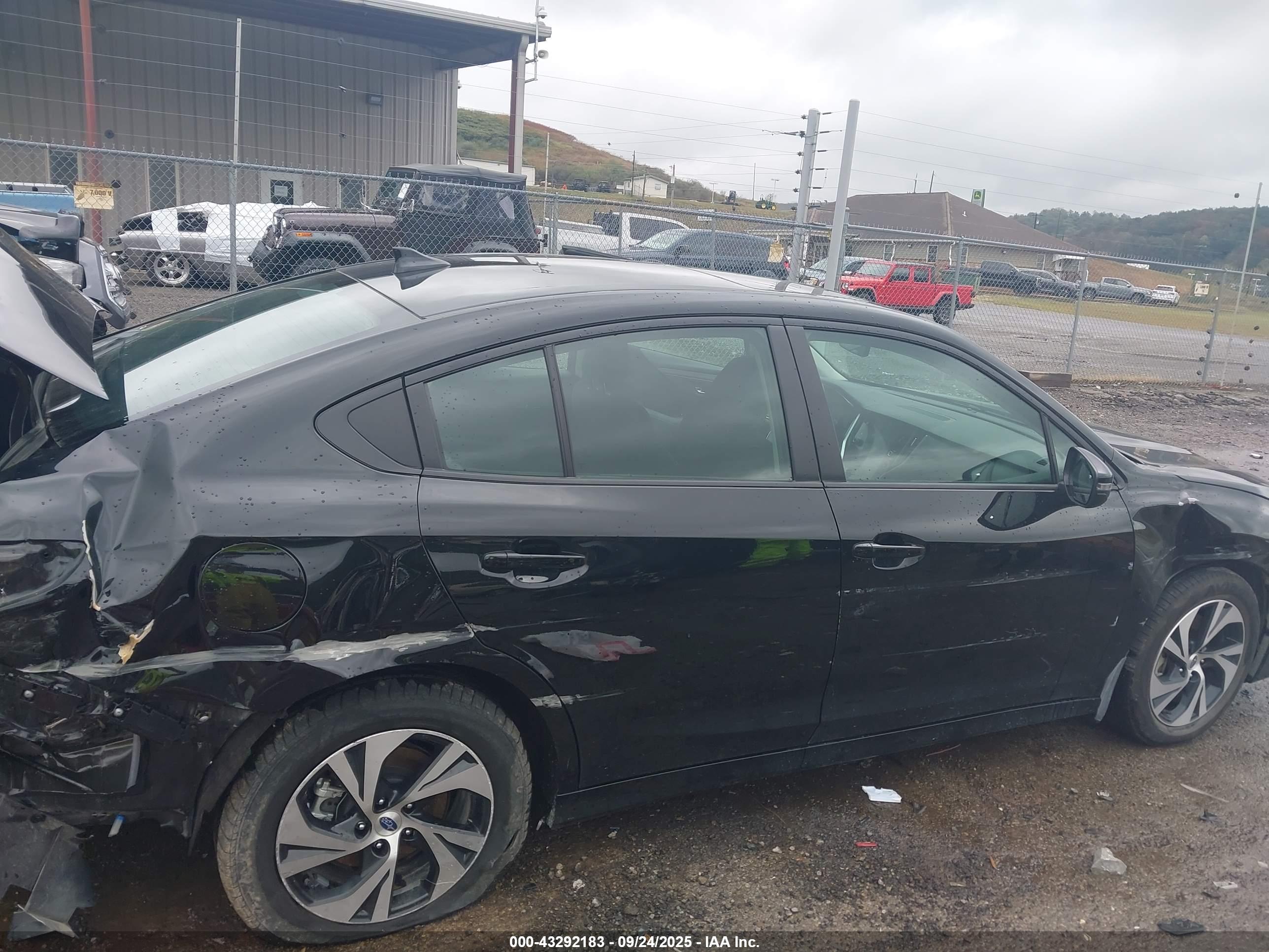 SUBARU LEGACY image 6