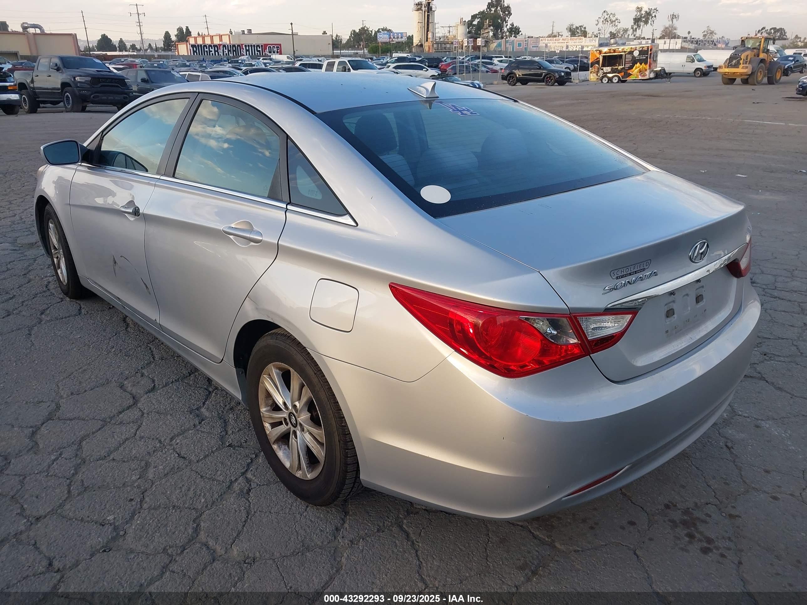 HYUNDAI SONATA image 3