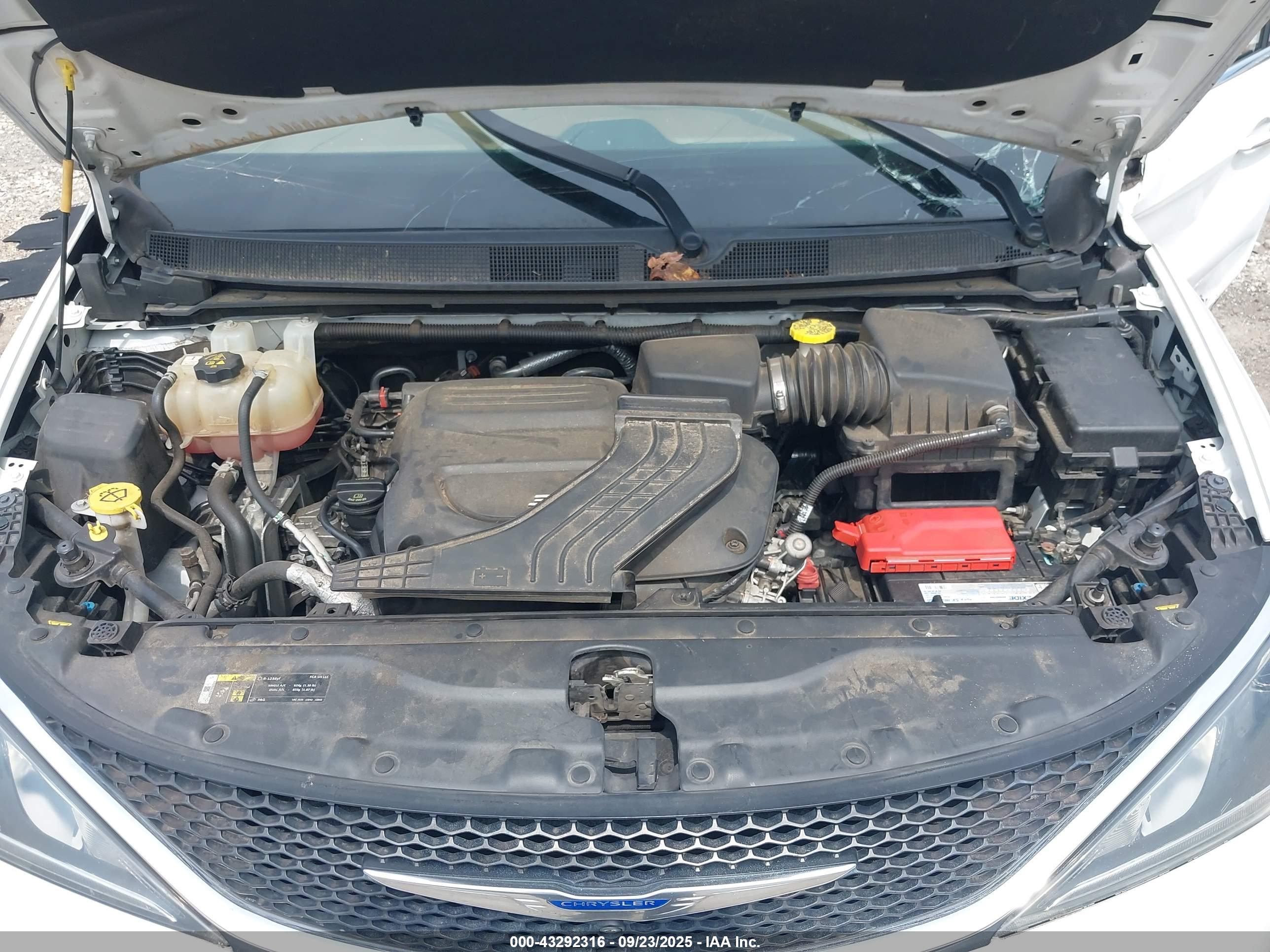 CHRYSLER PACIFICA image 10