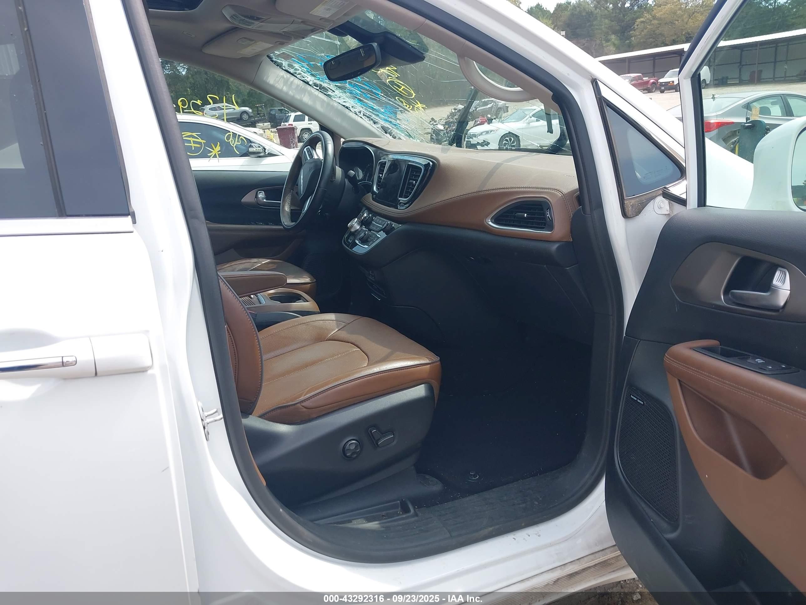 CHRYSLER PACIFICA image 5