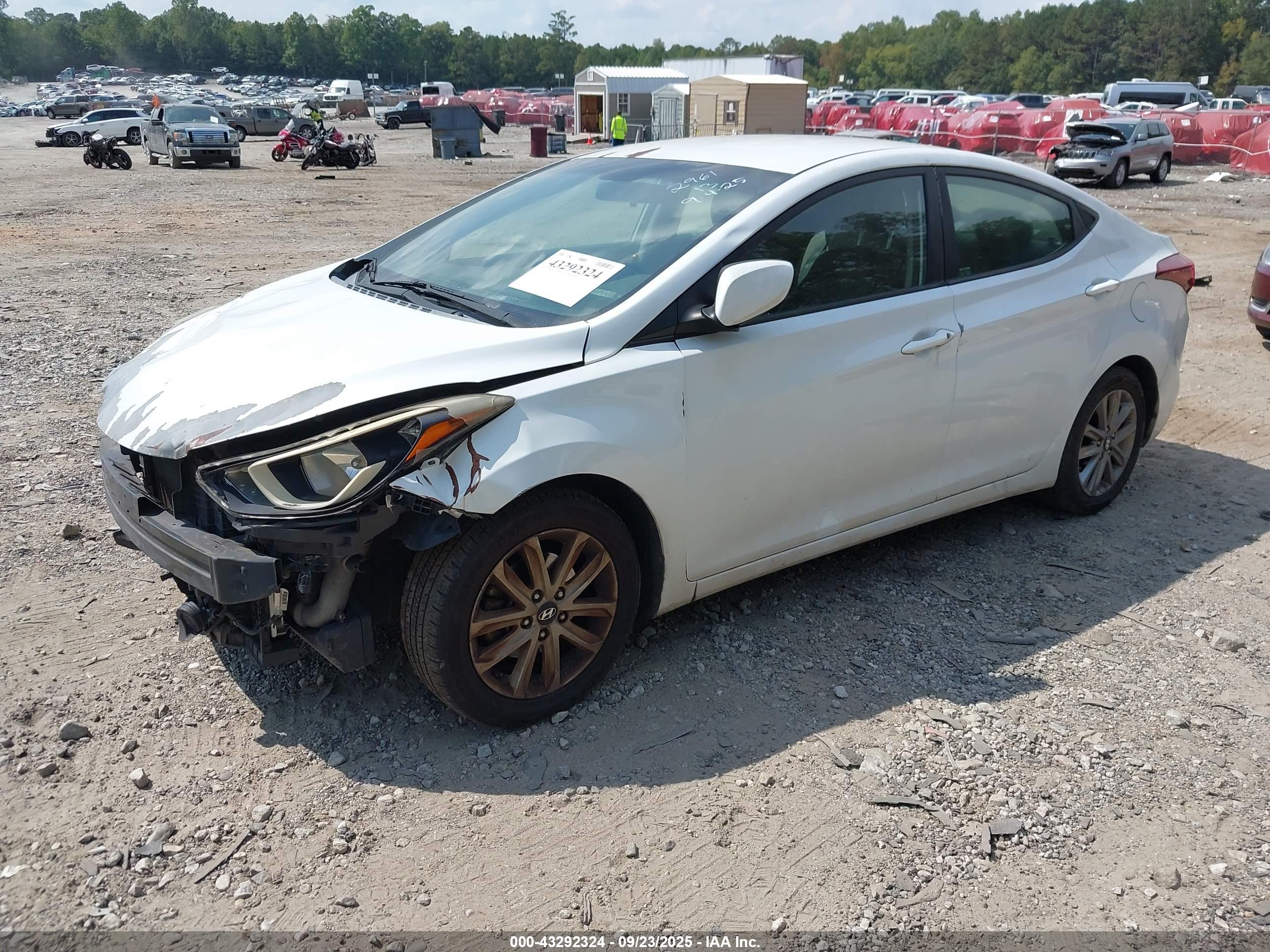 HYUNDAI ELANTRA image 2
