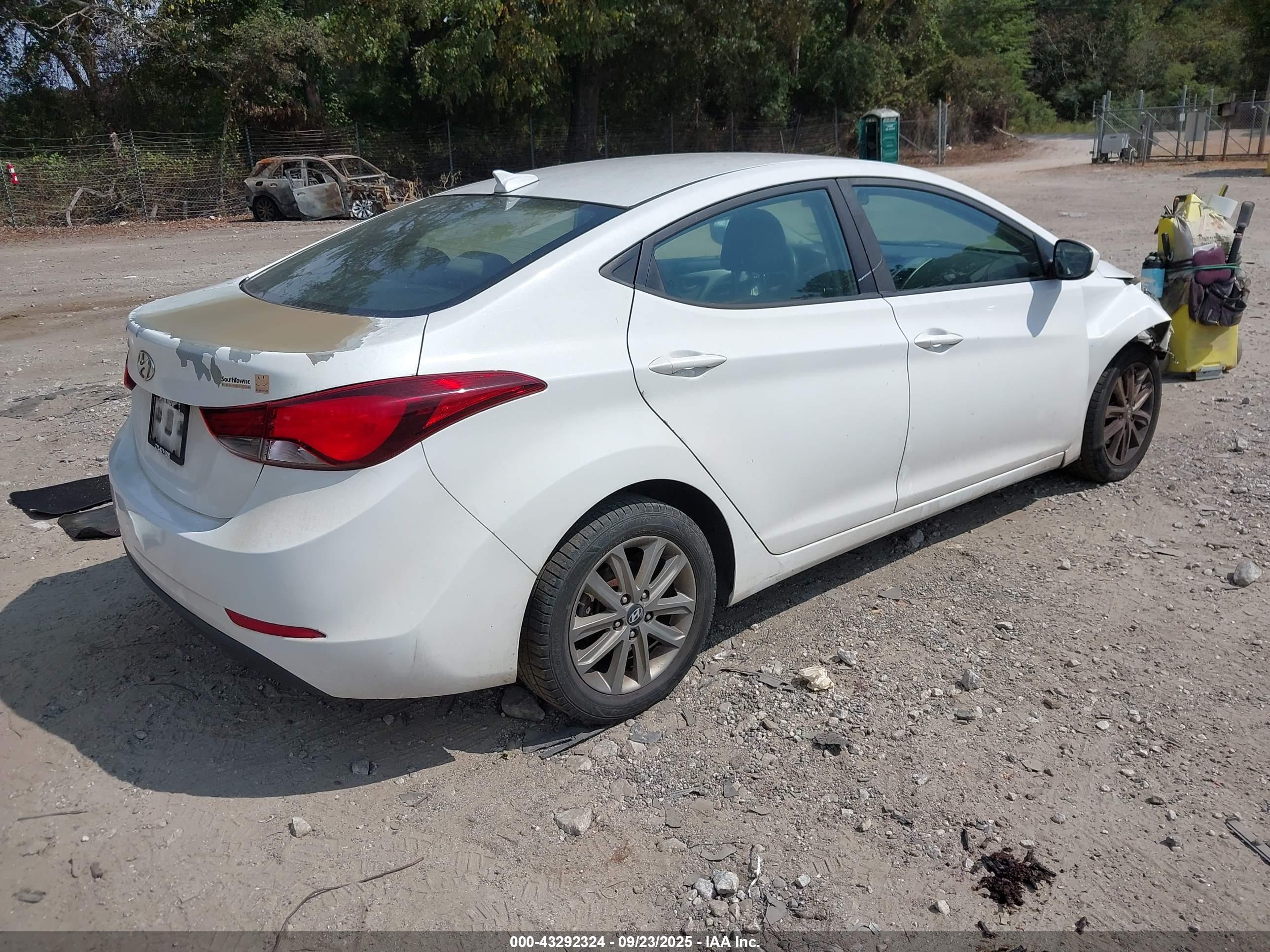 HYUNDAI ELANTRA image 4