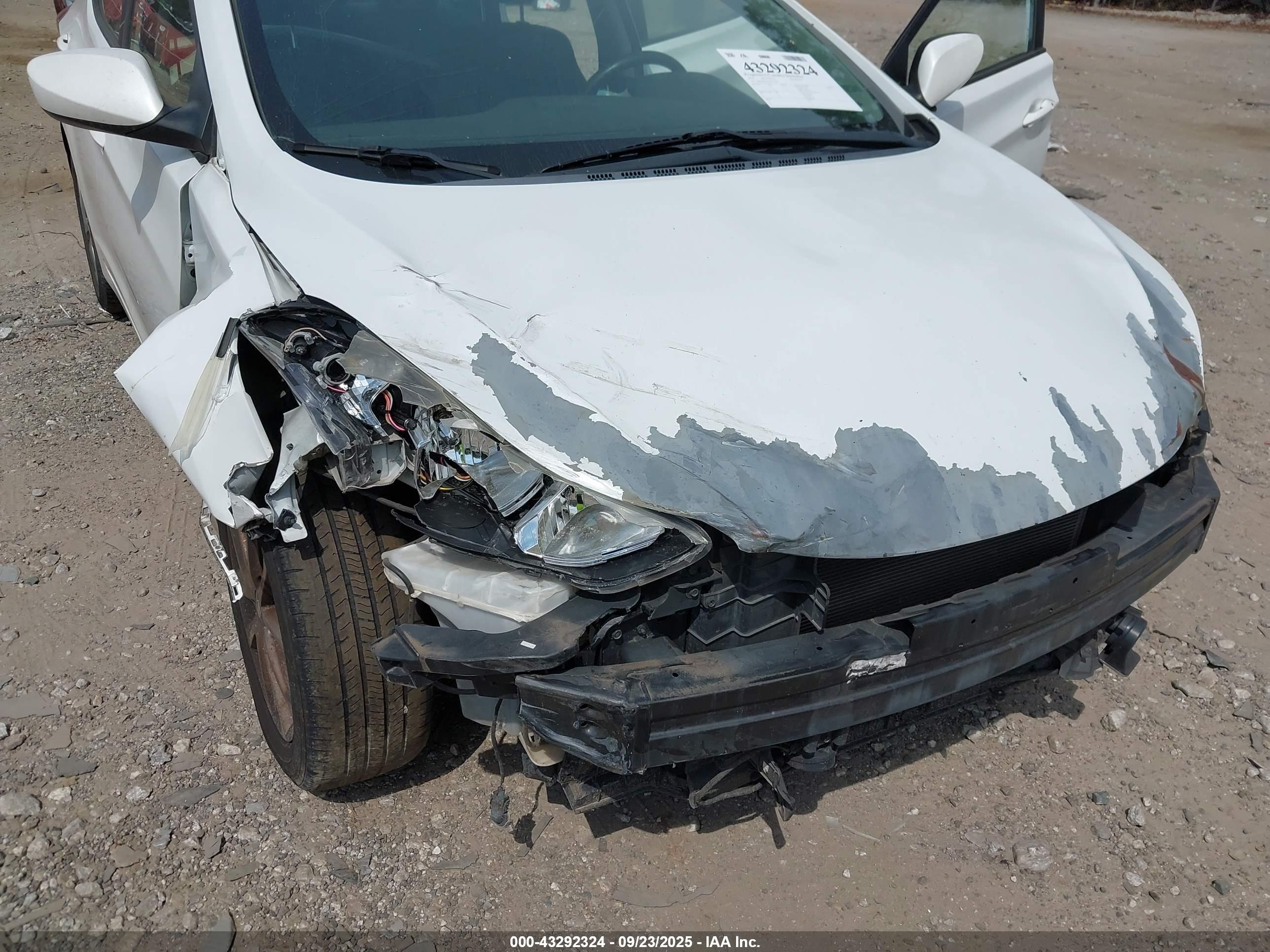 HYUNDAI ELANTRA image 6