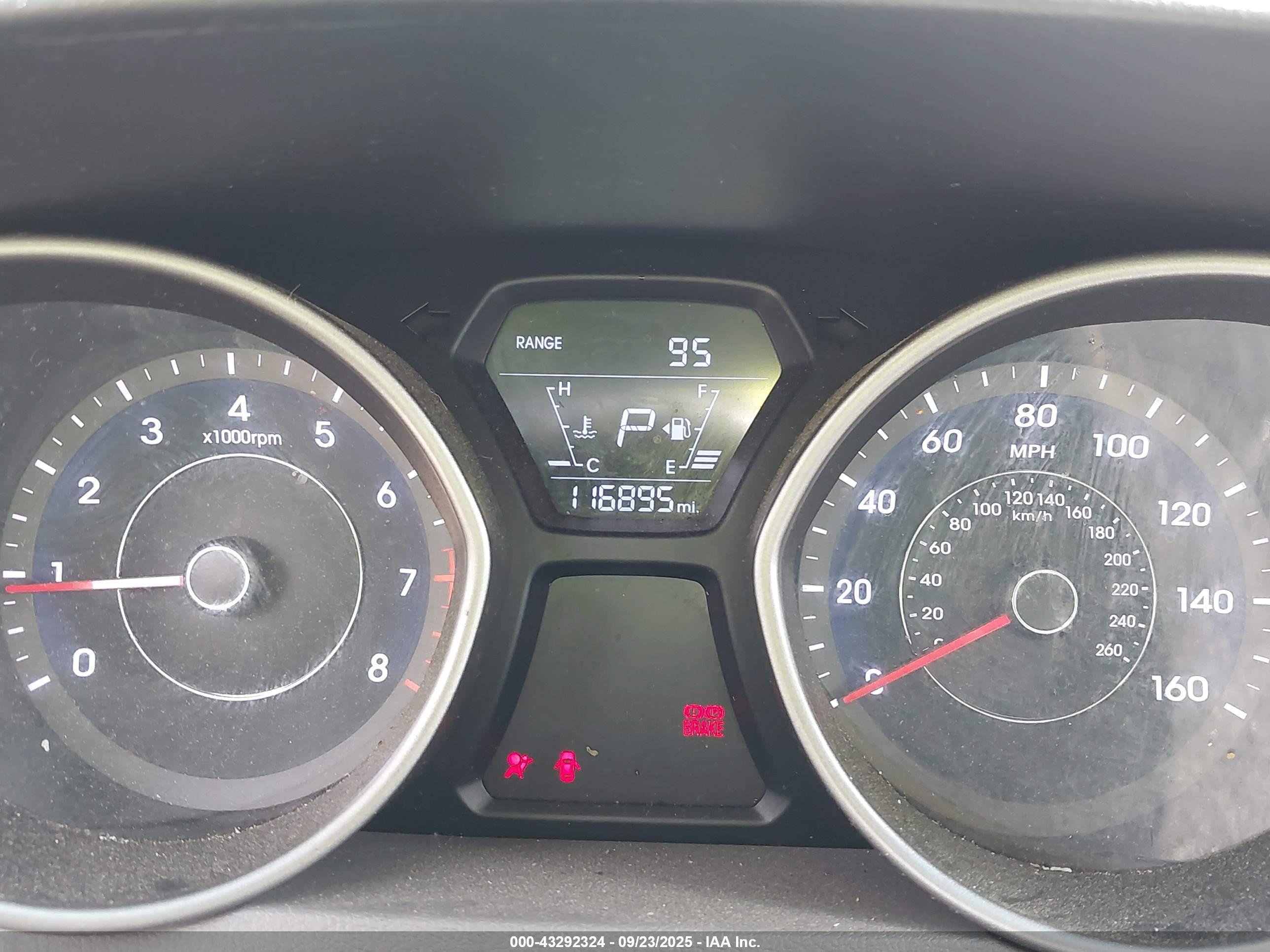 HYUNDAI ELANTRA image 7