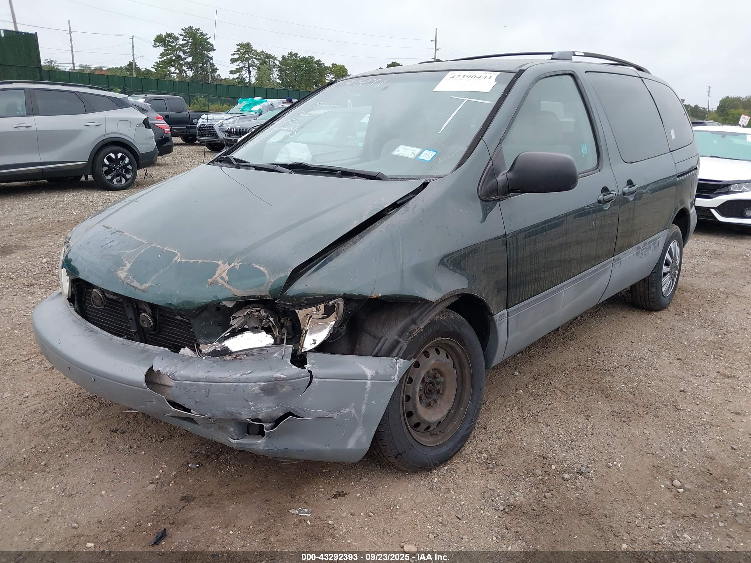 TOYOTA SIENNA image 2