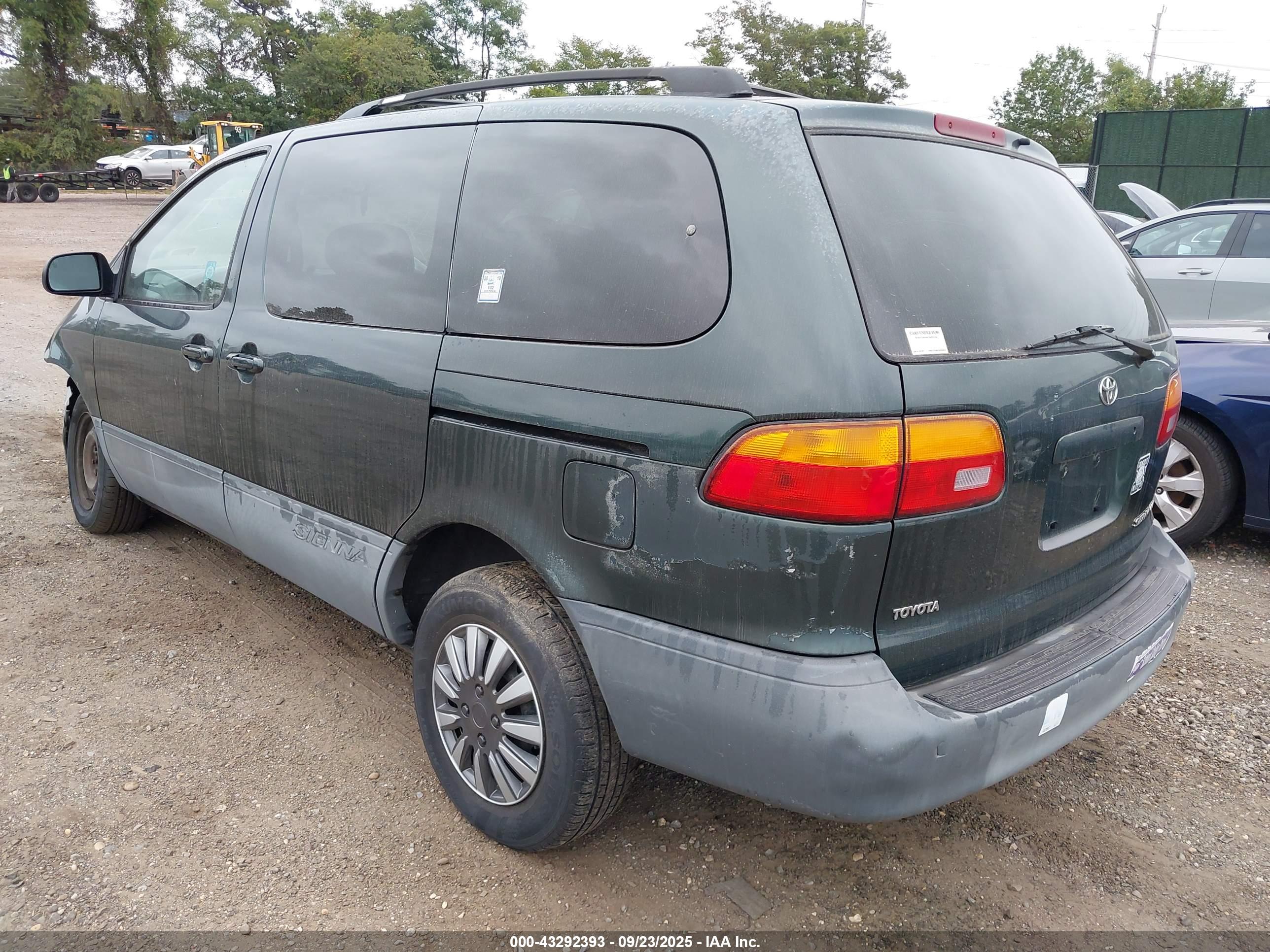TOYOTA SIENNA image 3