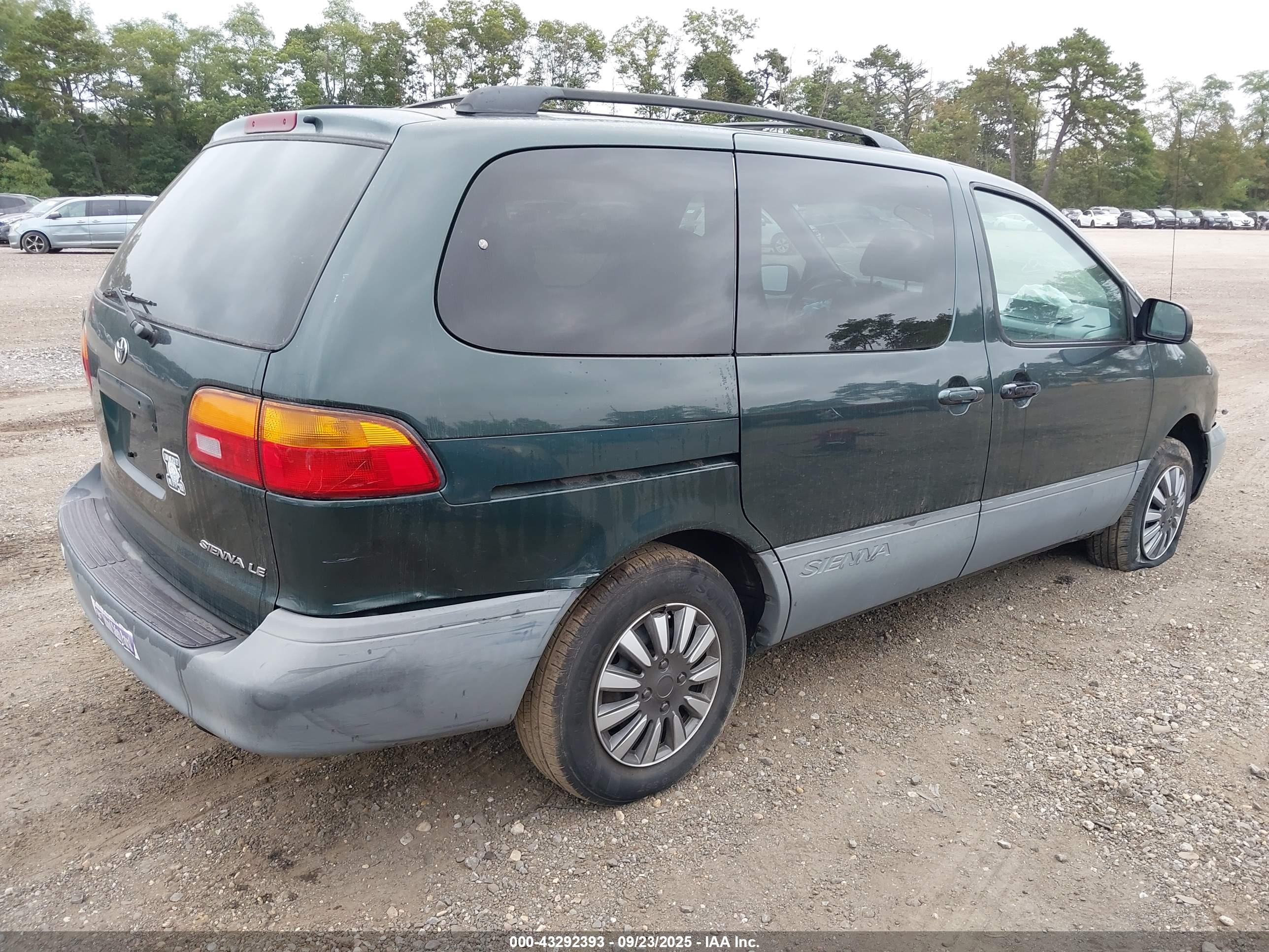TOYOTA SIENNA image 4