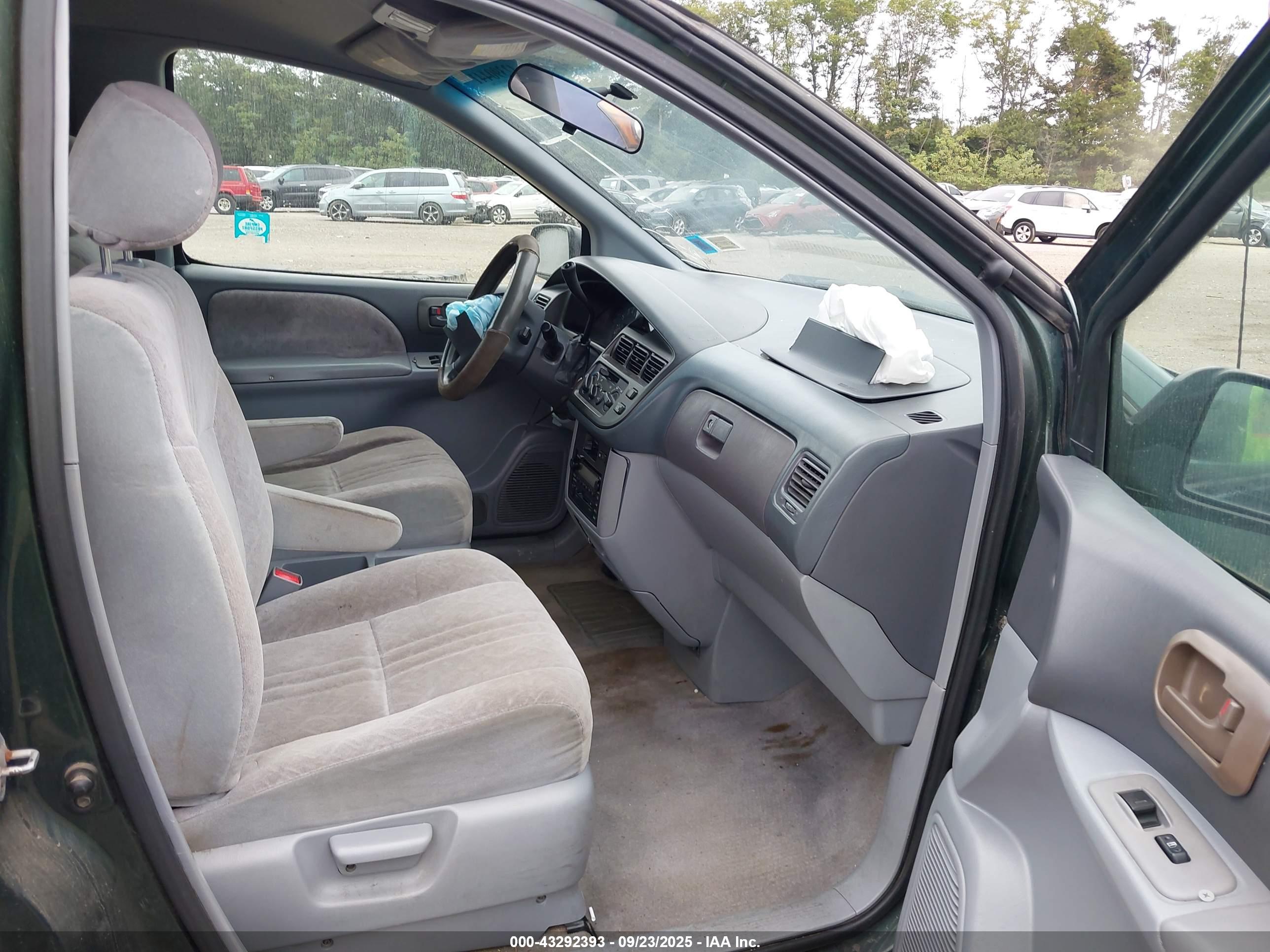 TOYOTA SIENNA image 5