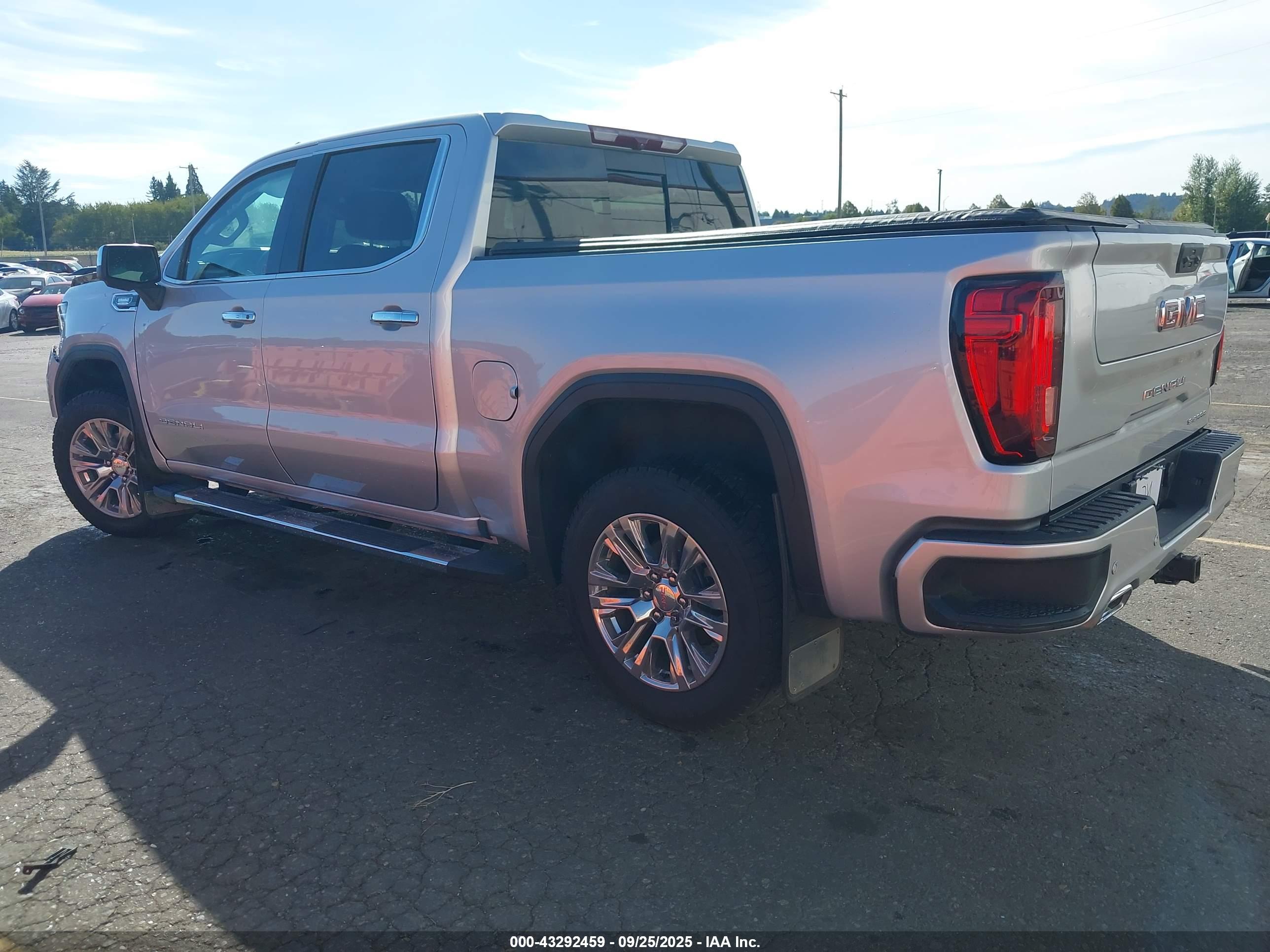 GMC SIERRA image 3