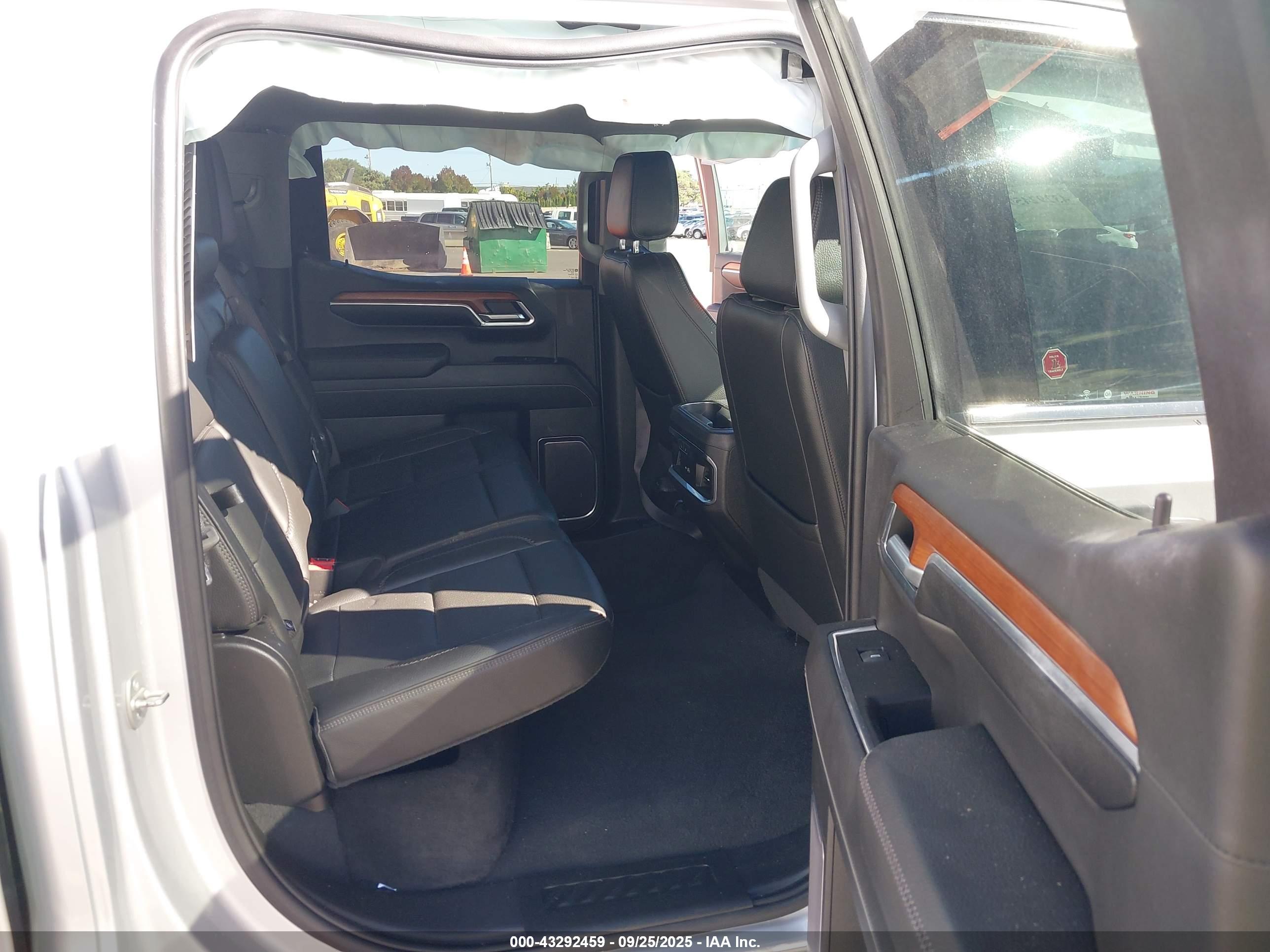 GMC SIERRA image 8