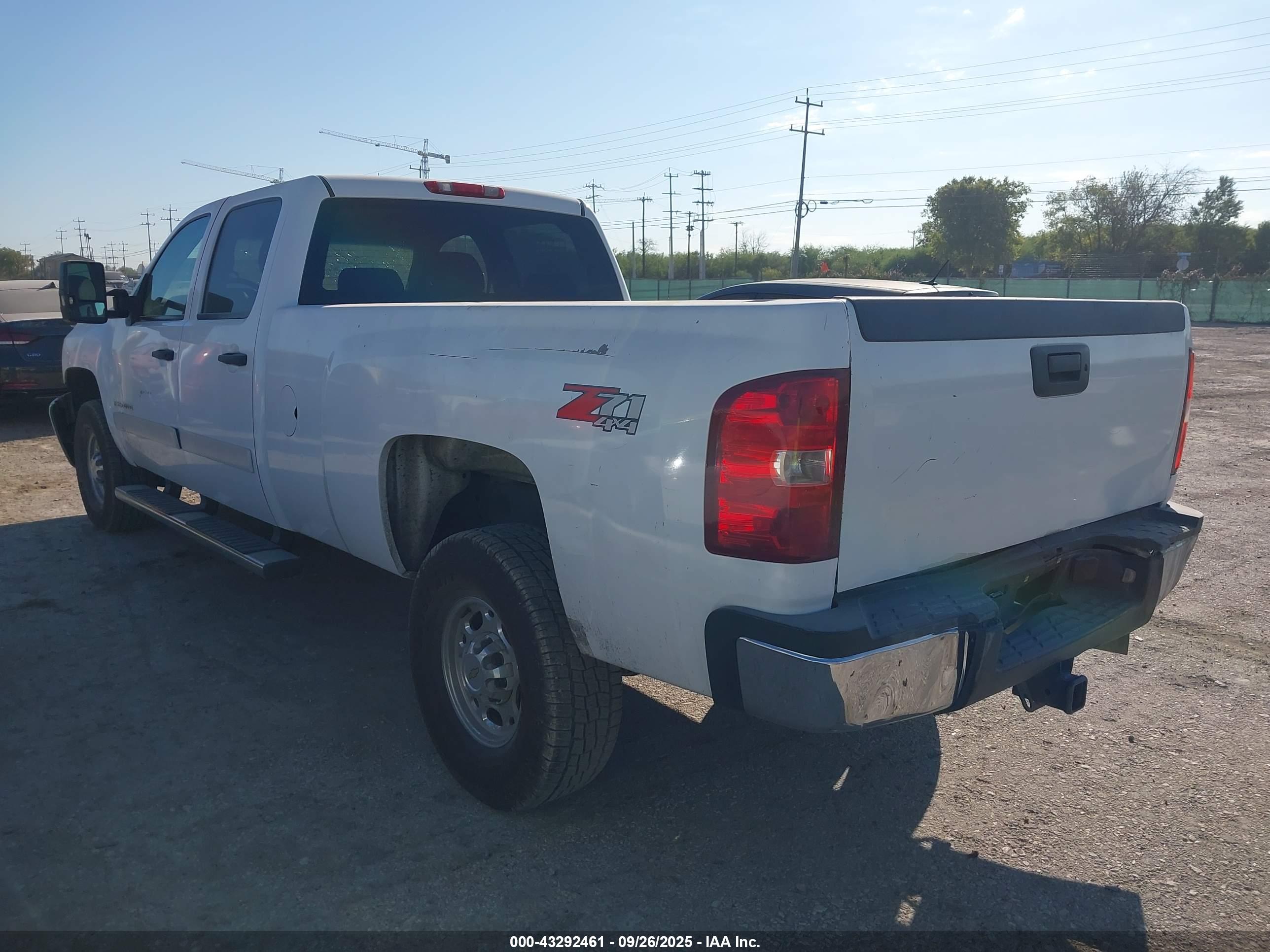 CHEVROLET SILVERADO image 3