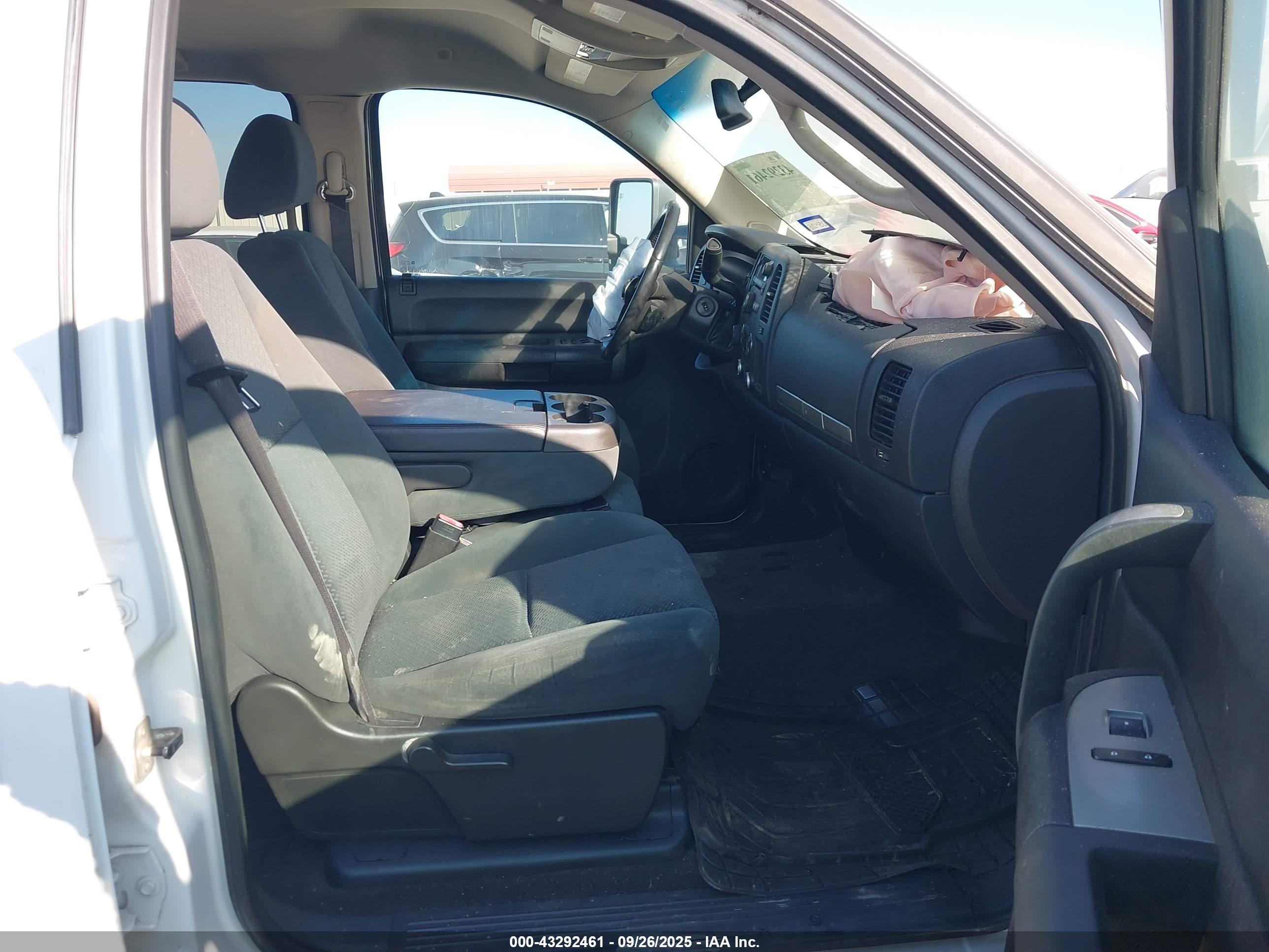 CHEVROLET SILVERADO image 5