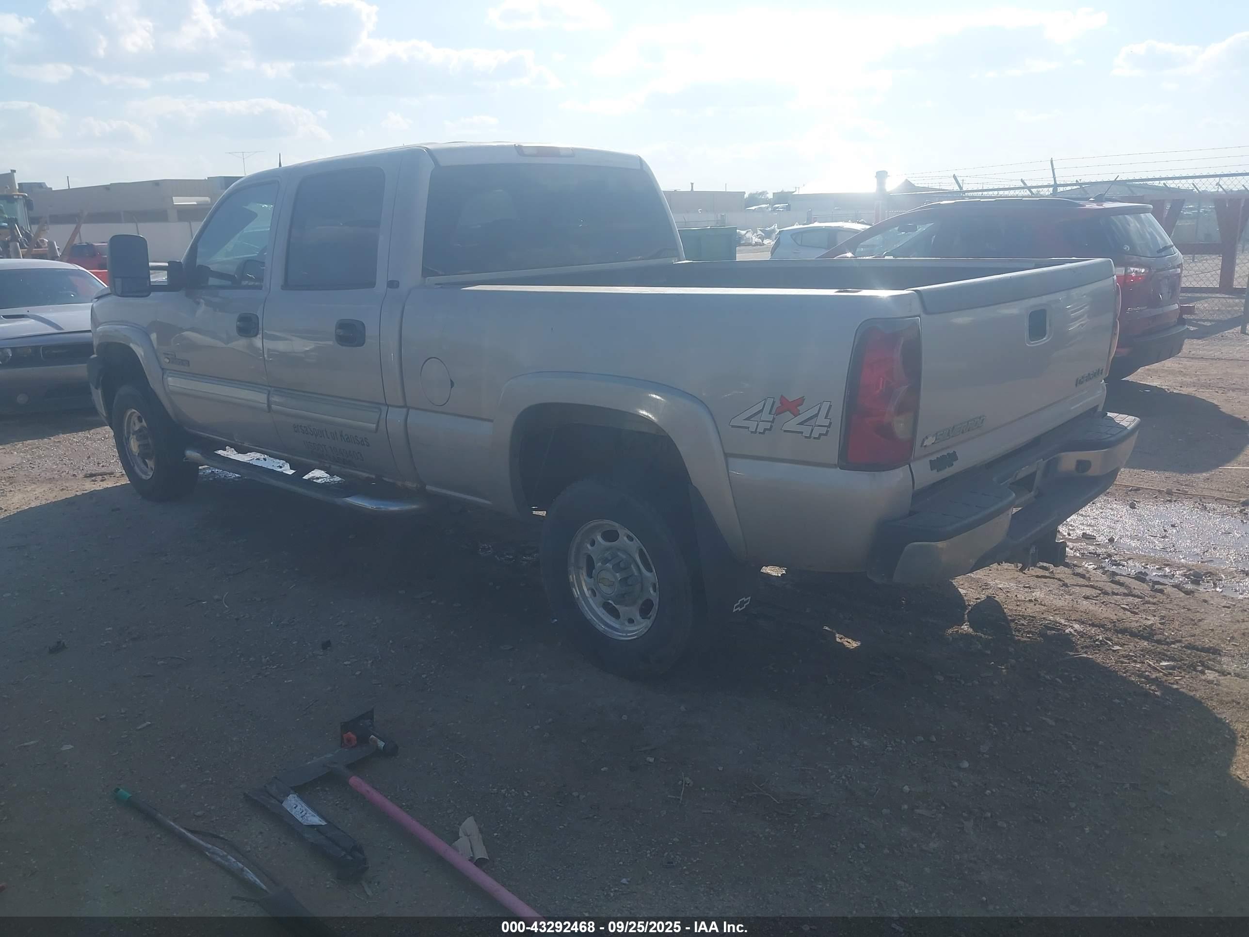 CHEVROLET SILVERADO image 3
