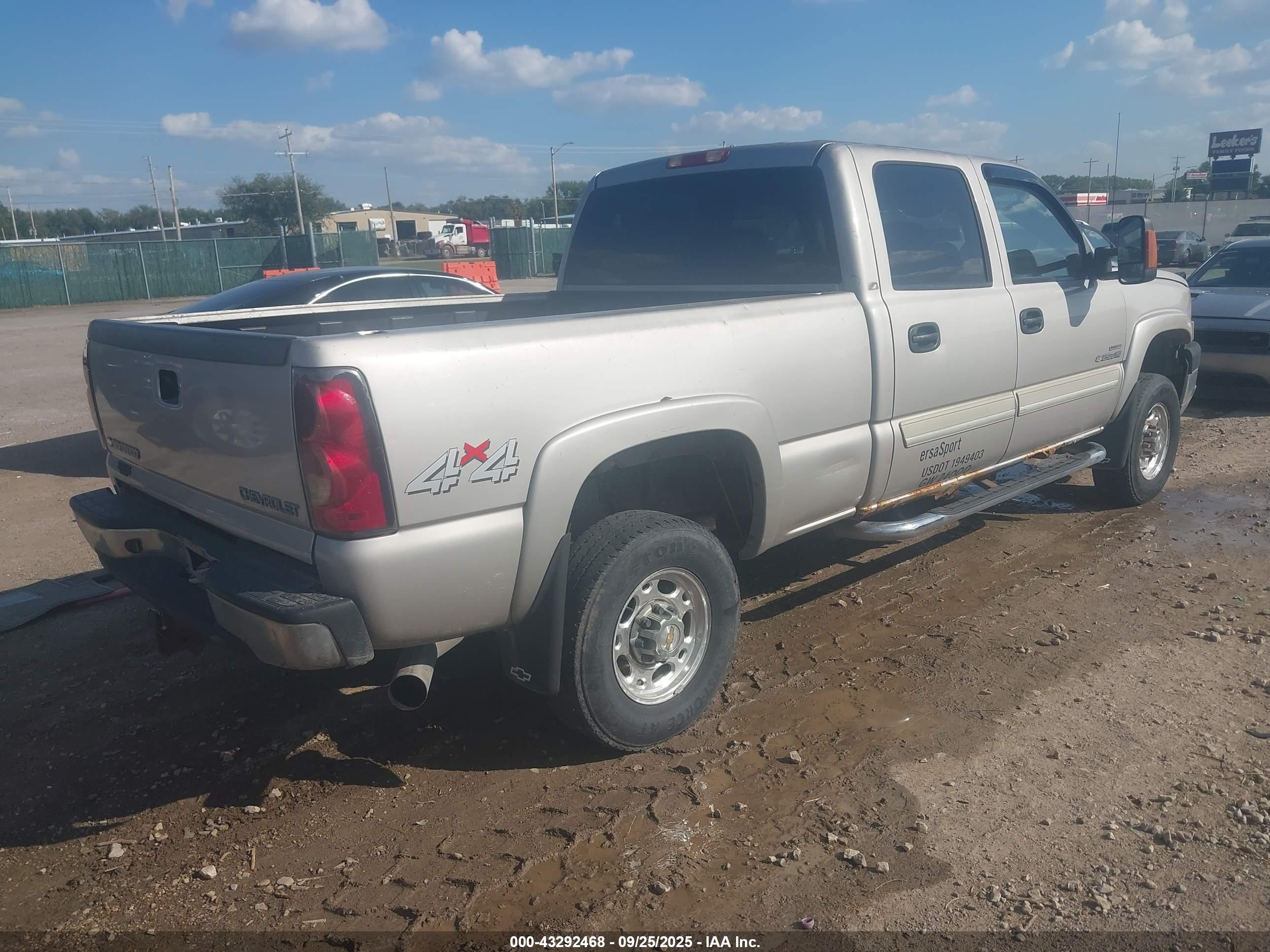 CHEVROLET SILVERADO image 4