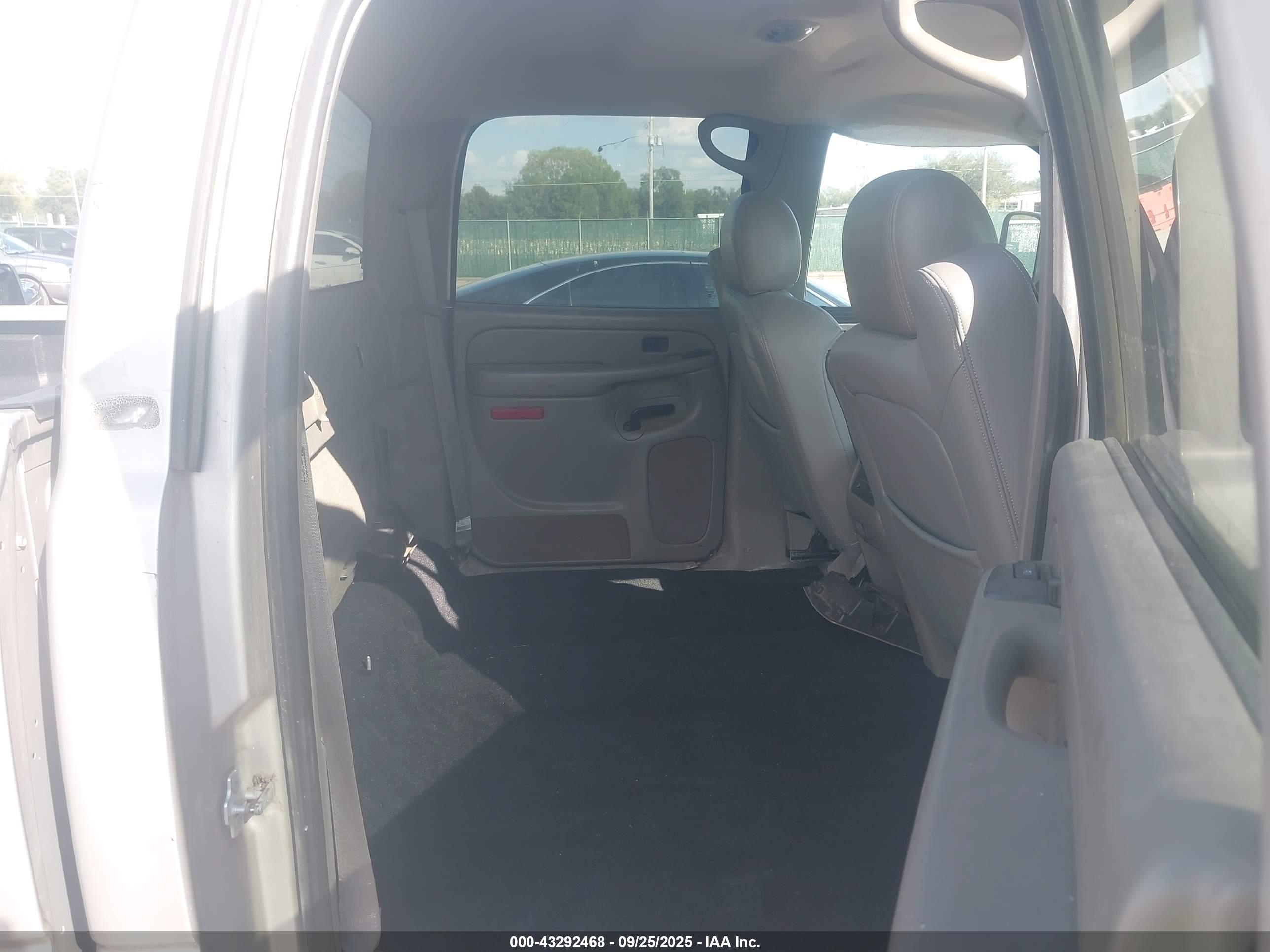 CHEVROLET SILVERADO image 8