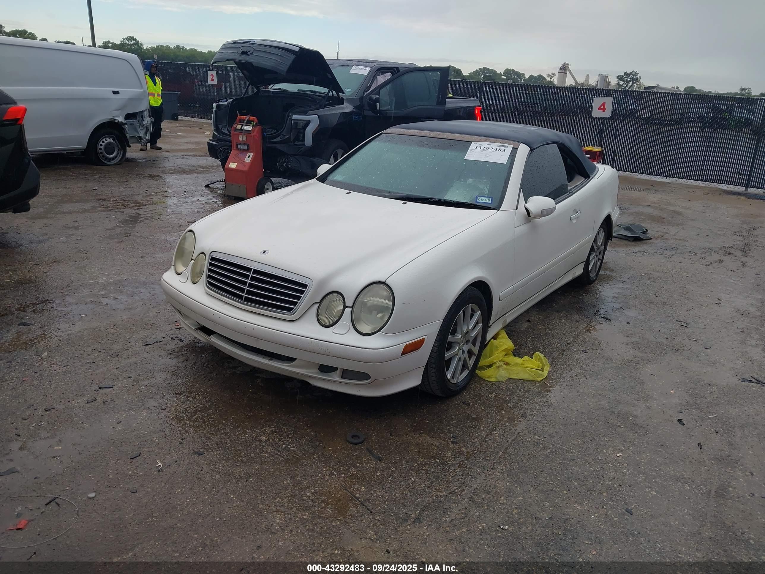 MERCEDES-BENZ CLK image 2