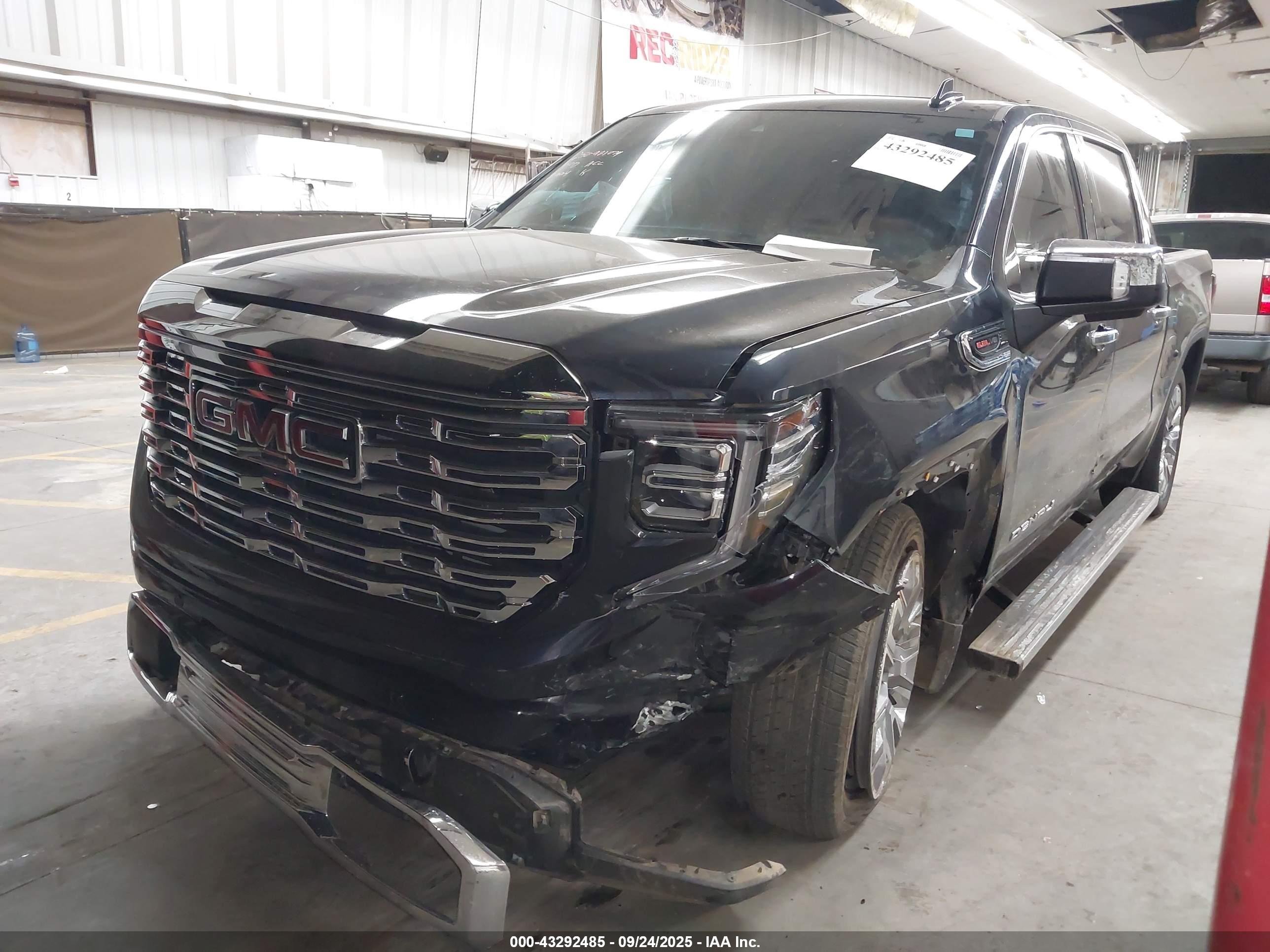 GMC SIERRA image 2