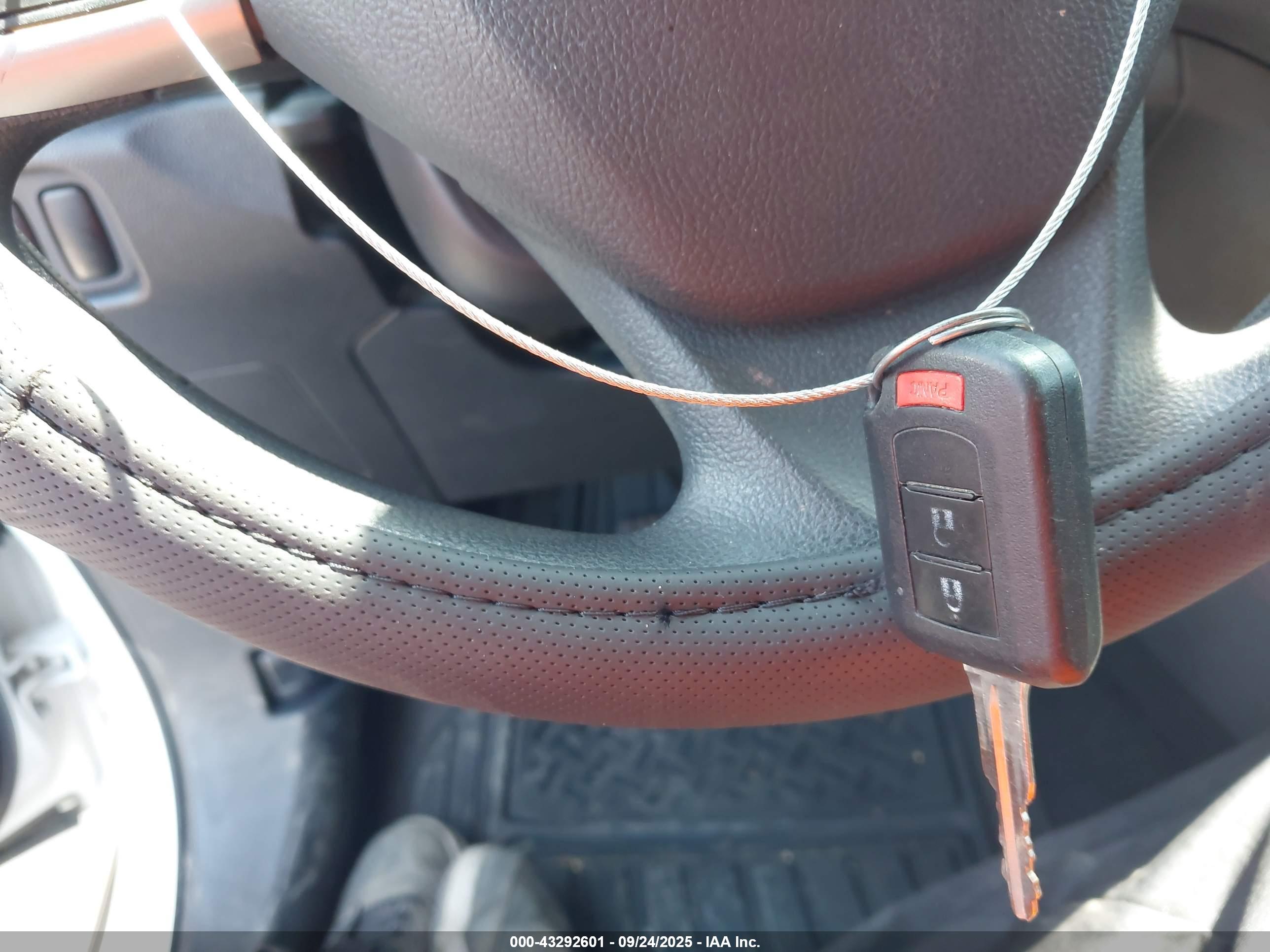 MITSUBISHI OUTLANDER image 11