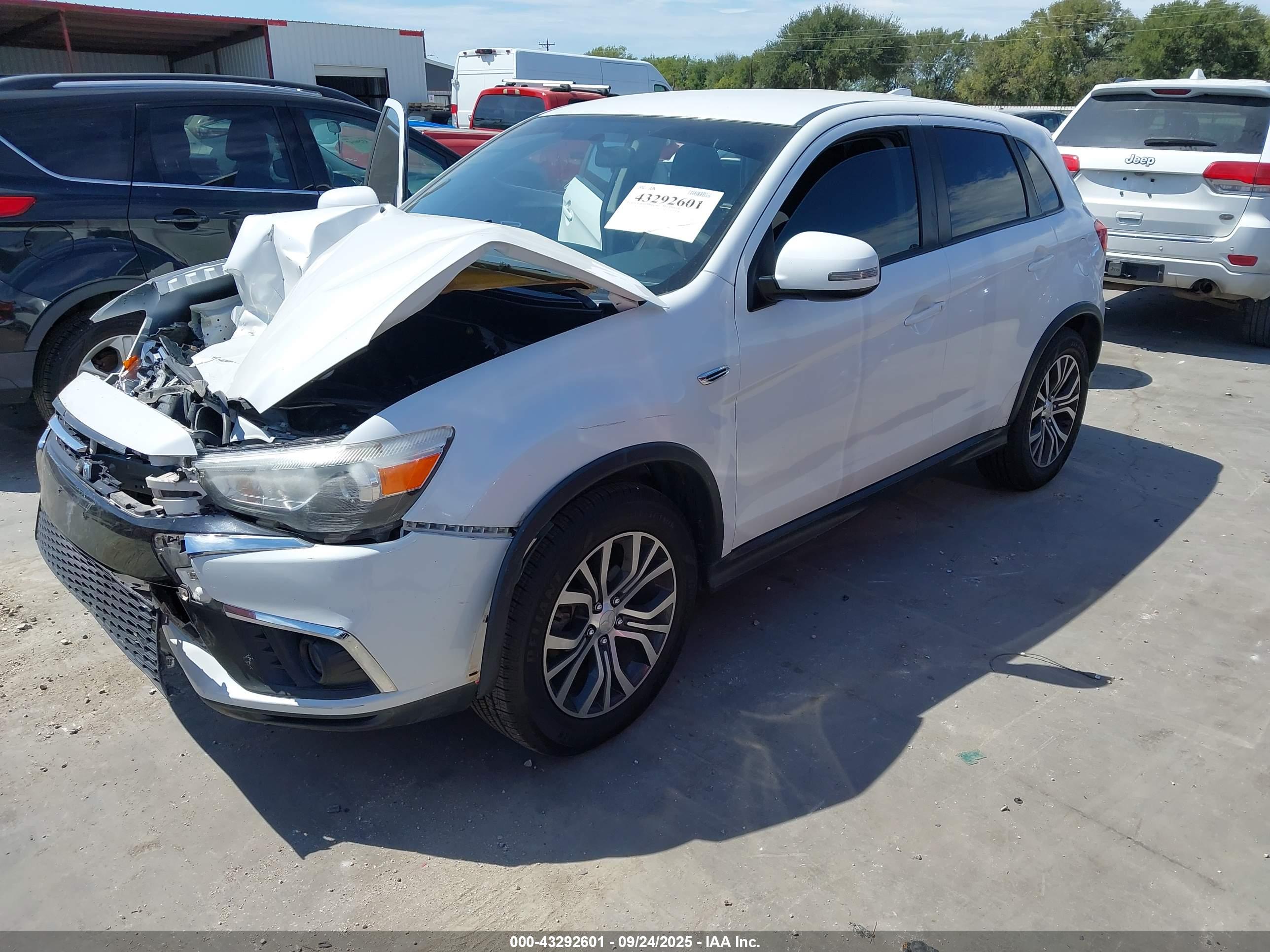 MITSUBISHI OUTLANDER image 2
