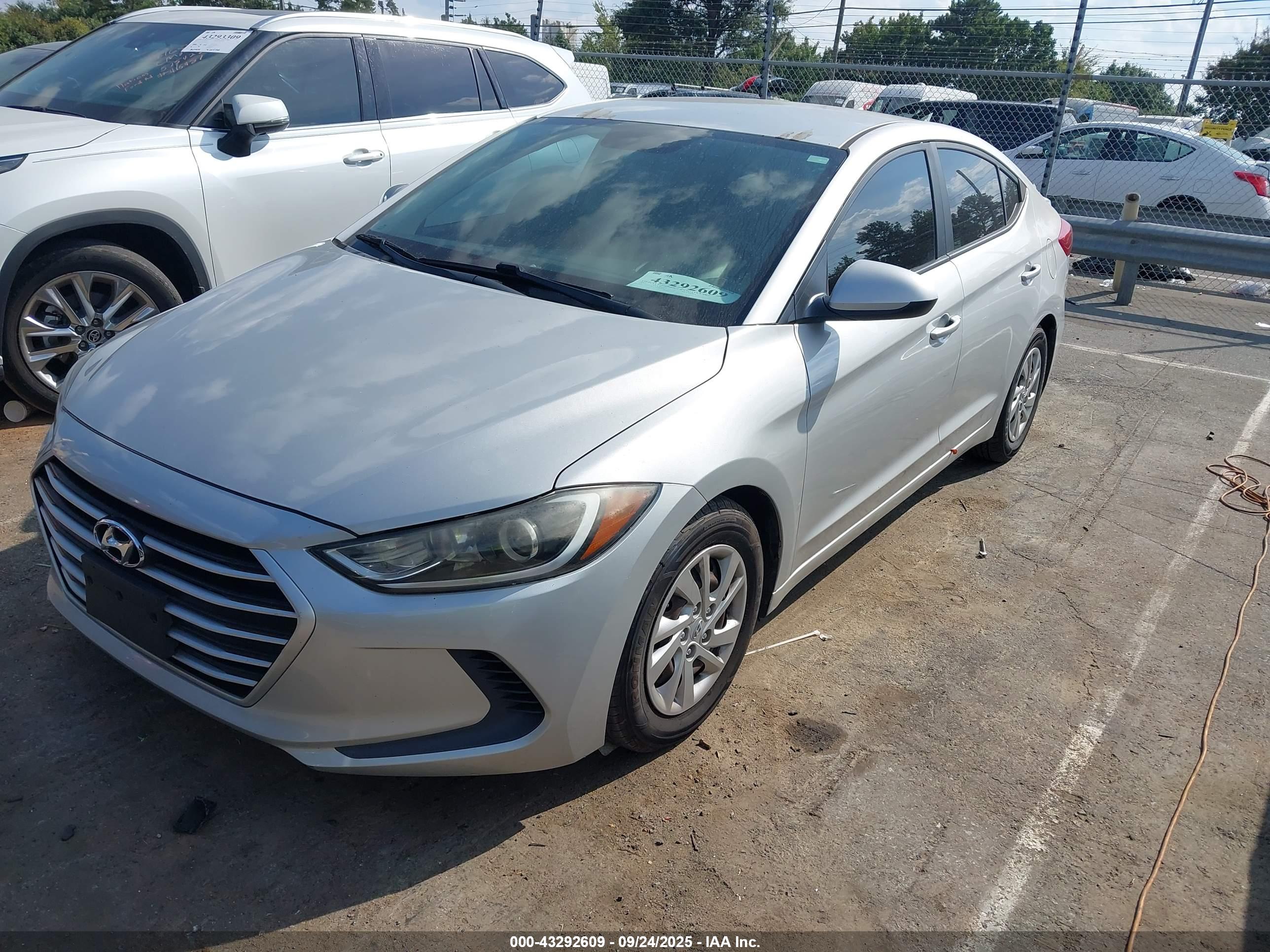 HYUNDAI ELANTRA image 2
