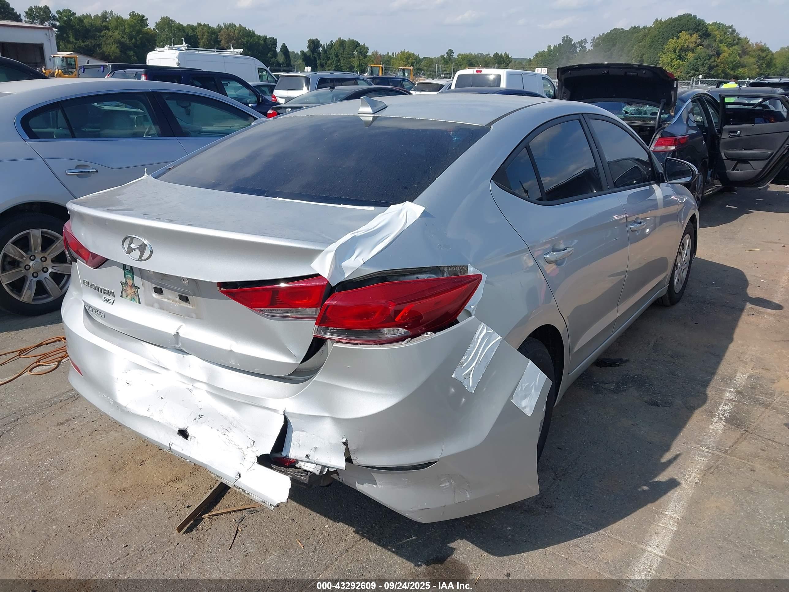 HYUNDAI ELANTRA image 4