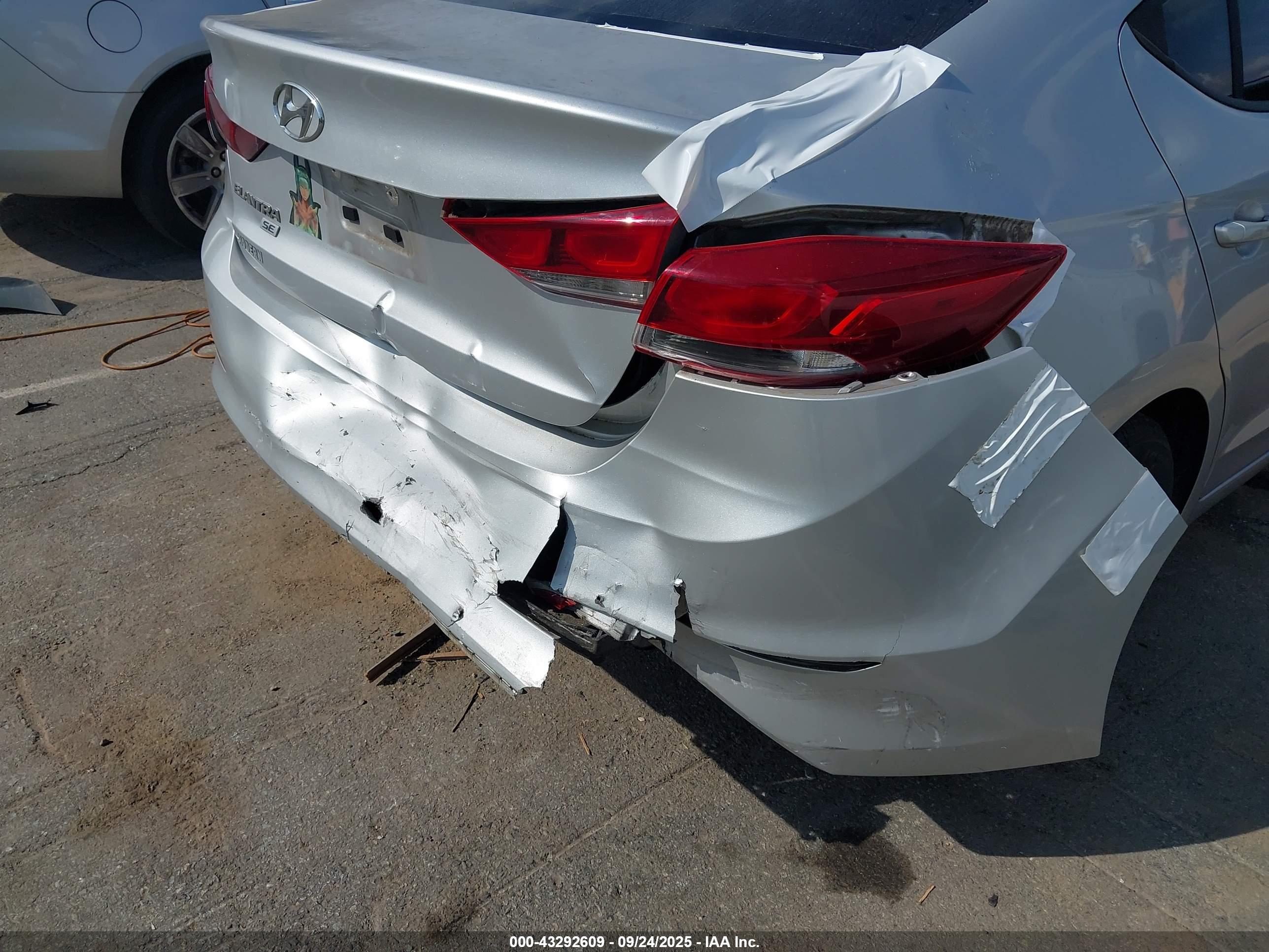 HYUNDAI ELANTRA image 6