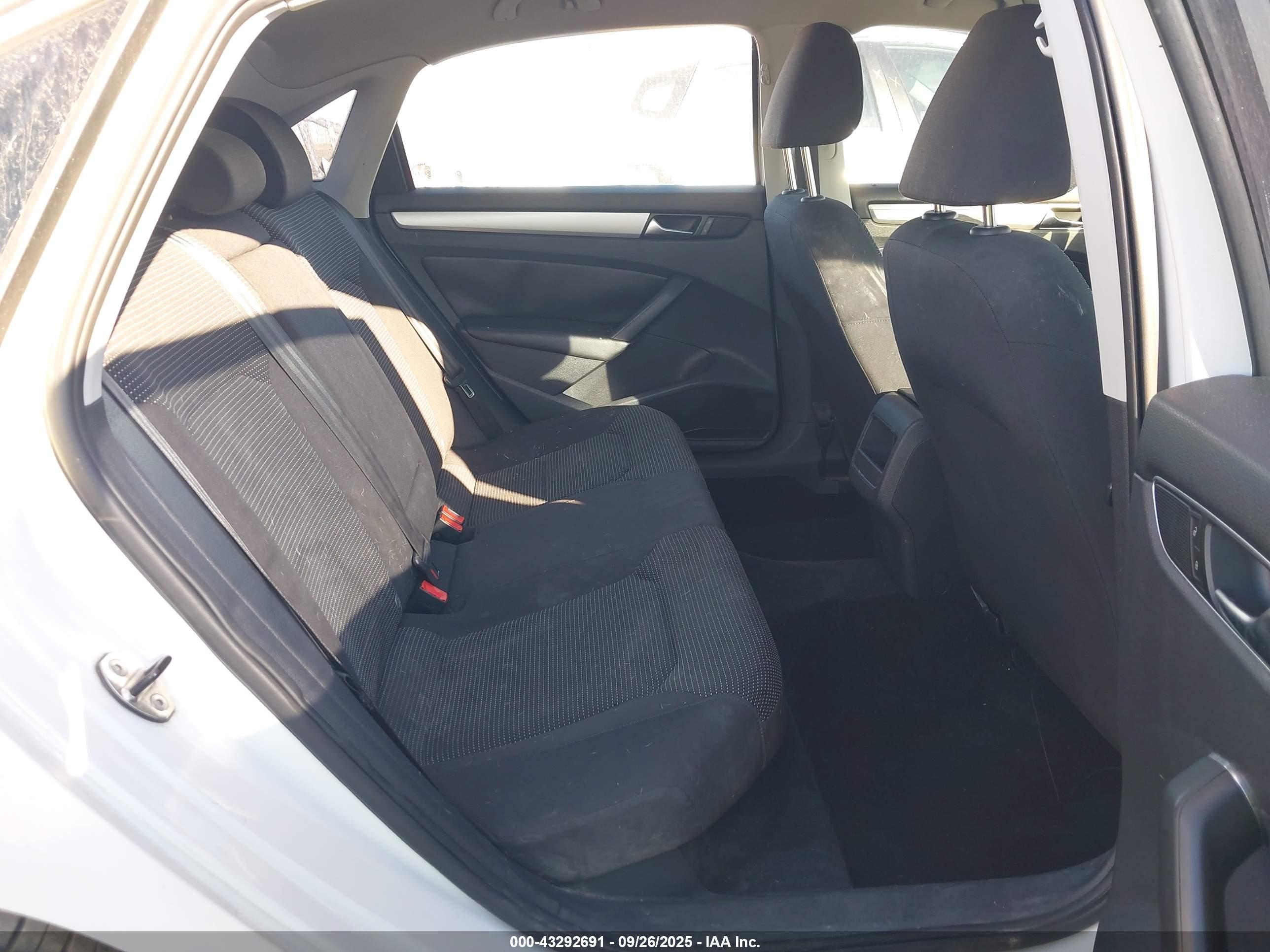 VOLKSWAGEN PASSAT image 8