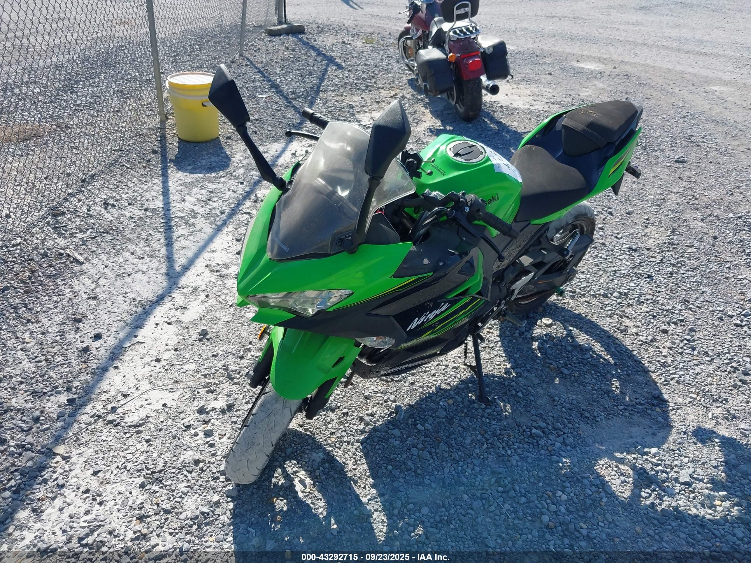 KAWASAKI EX400 image 2