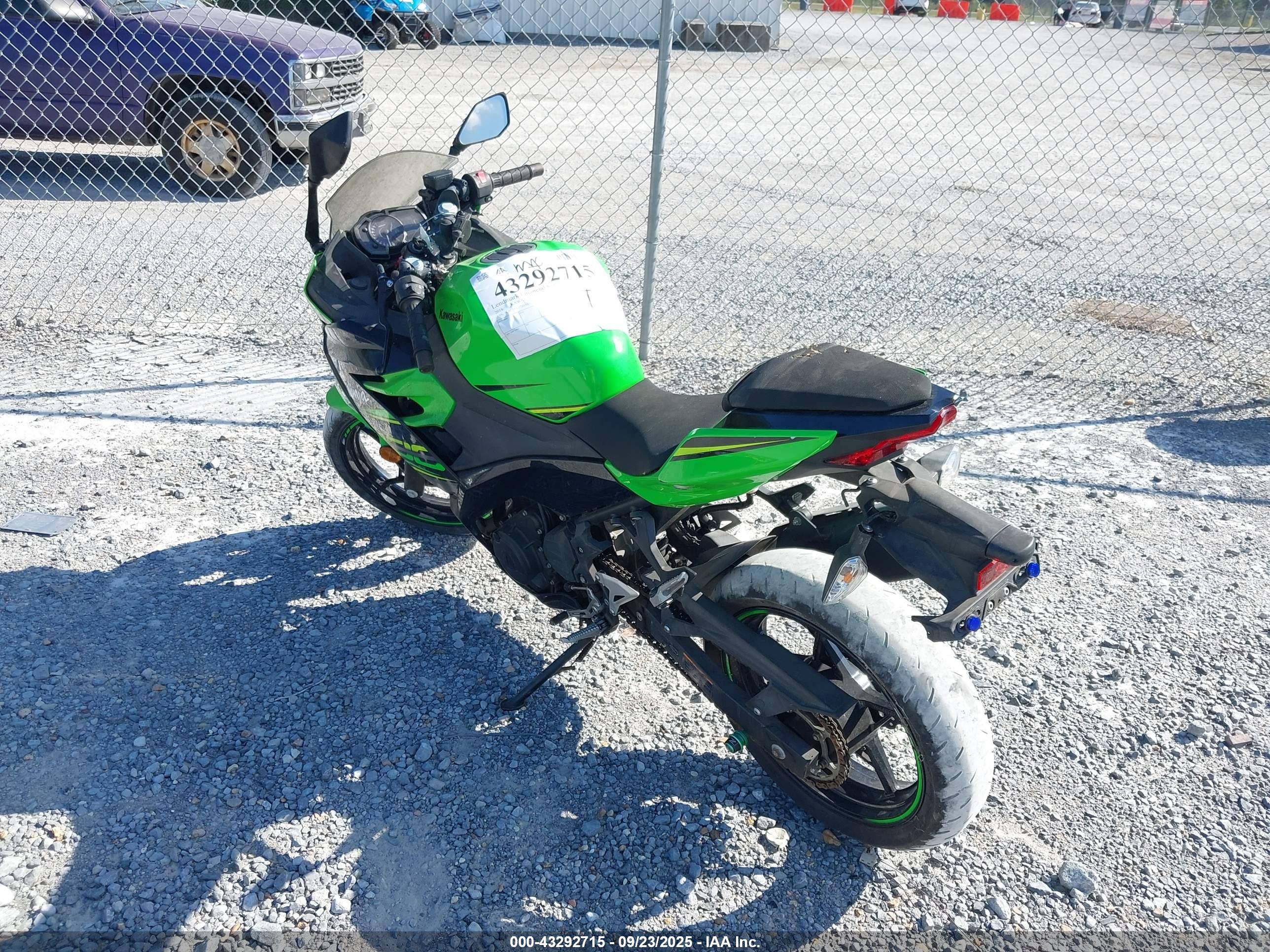 KAWASAKI EX400 image 3