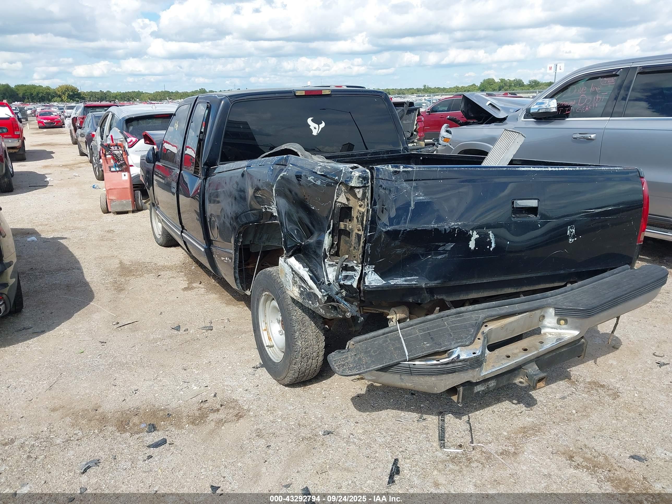 CHEVROLET C1500 image 3
