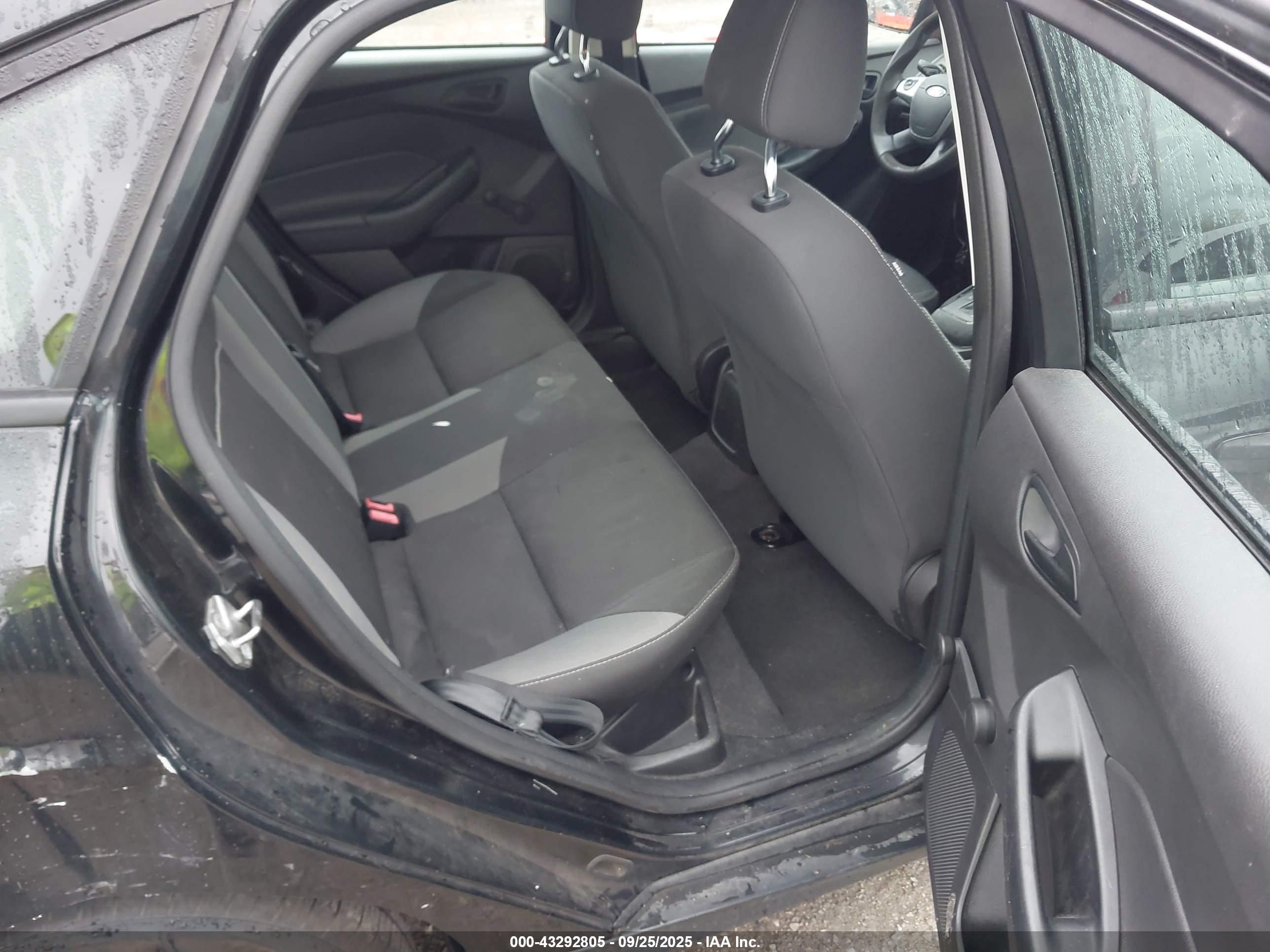 FORD FOCUS image 8
