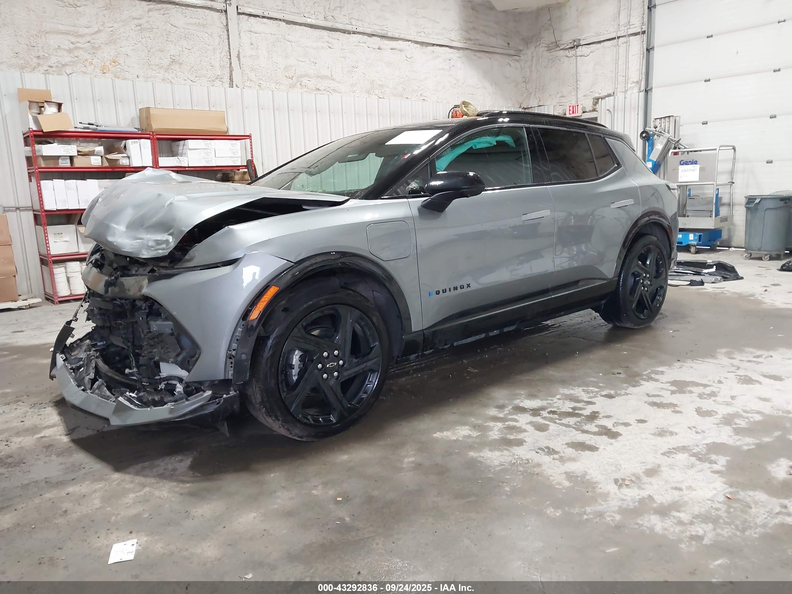CHEVROLET EQUINOX image 2