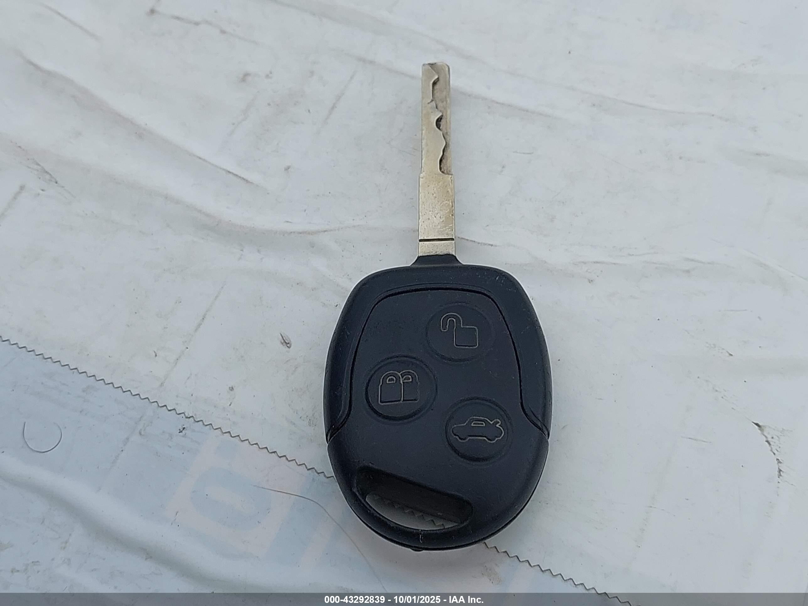 FORD FIESTA image 11