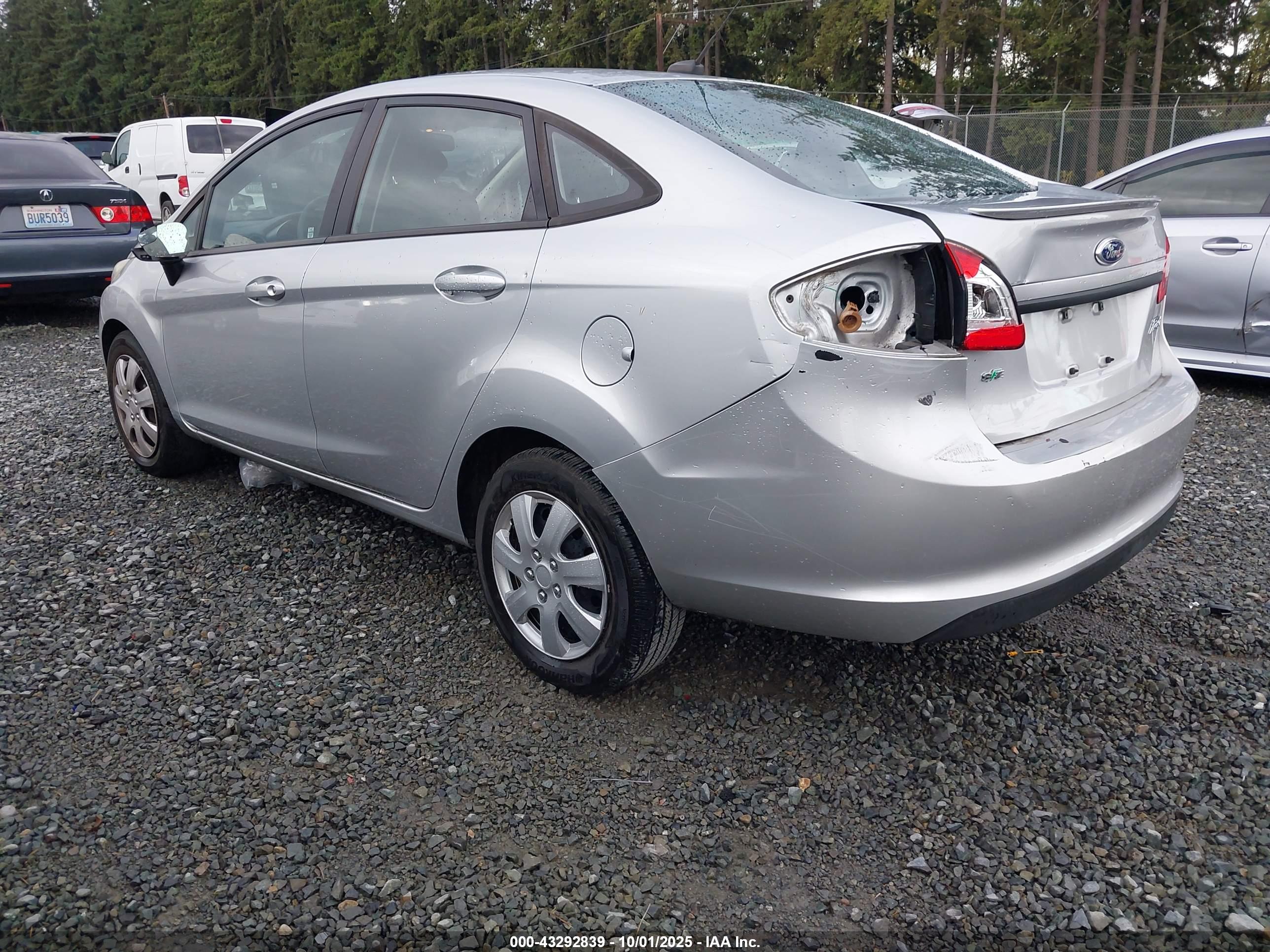 FORD FIESTA image 3