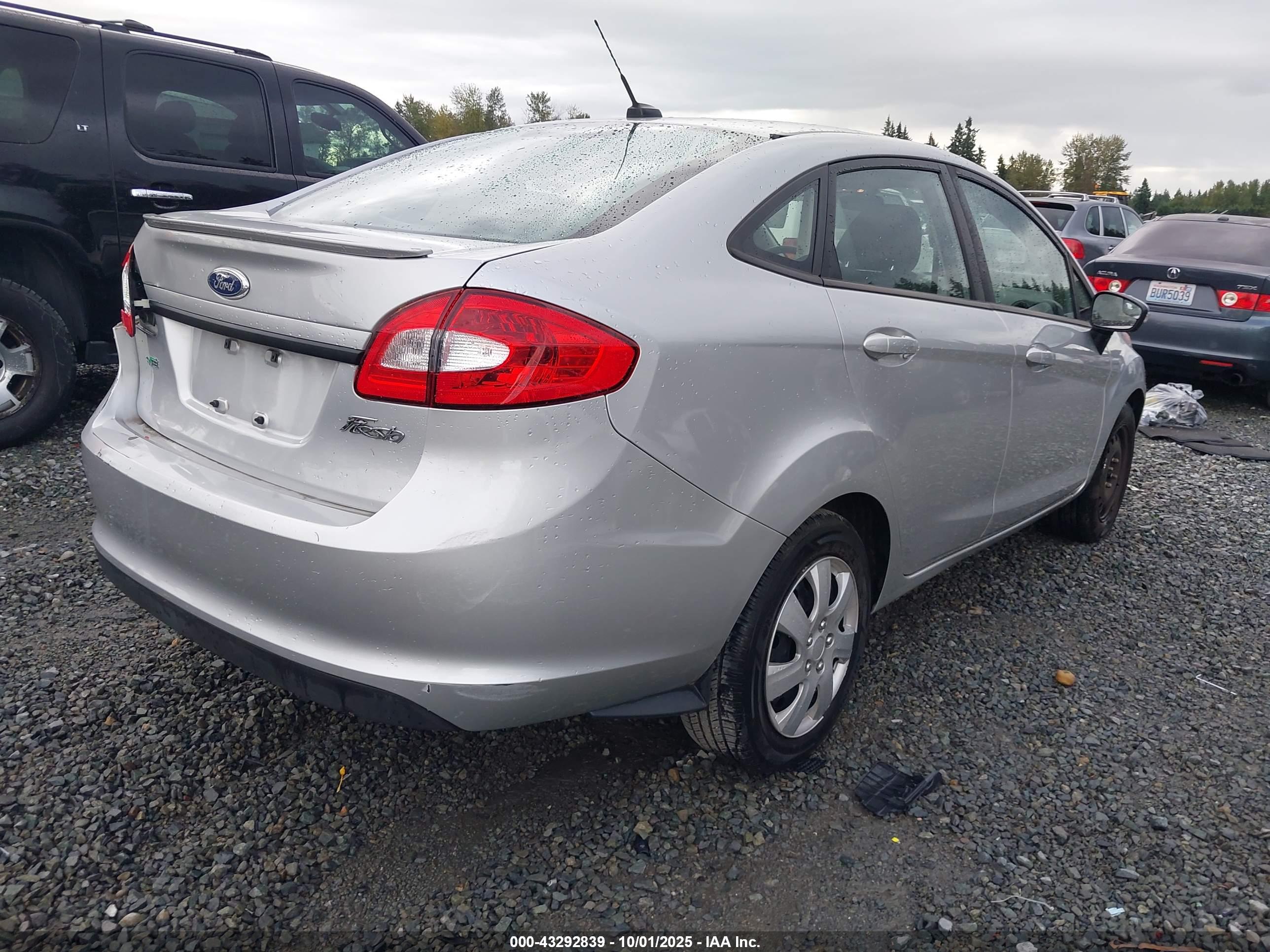 FORD FIESTA image 4