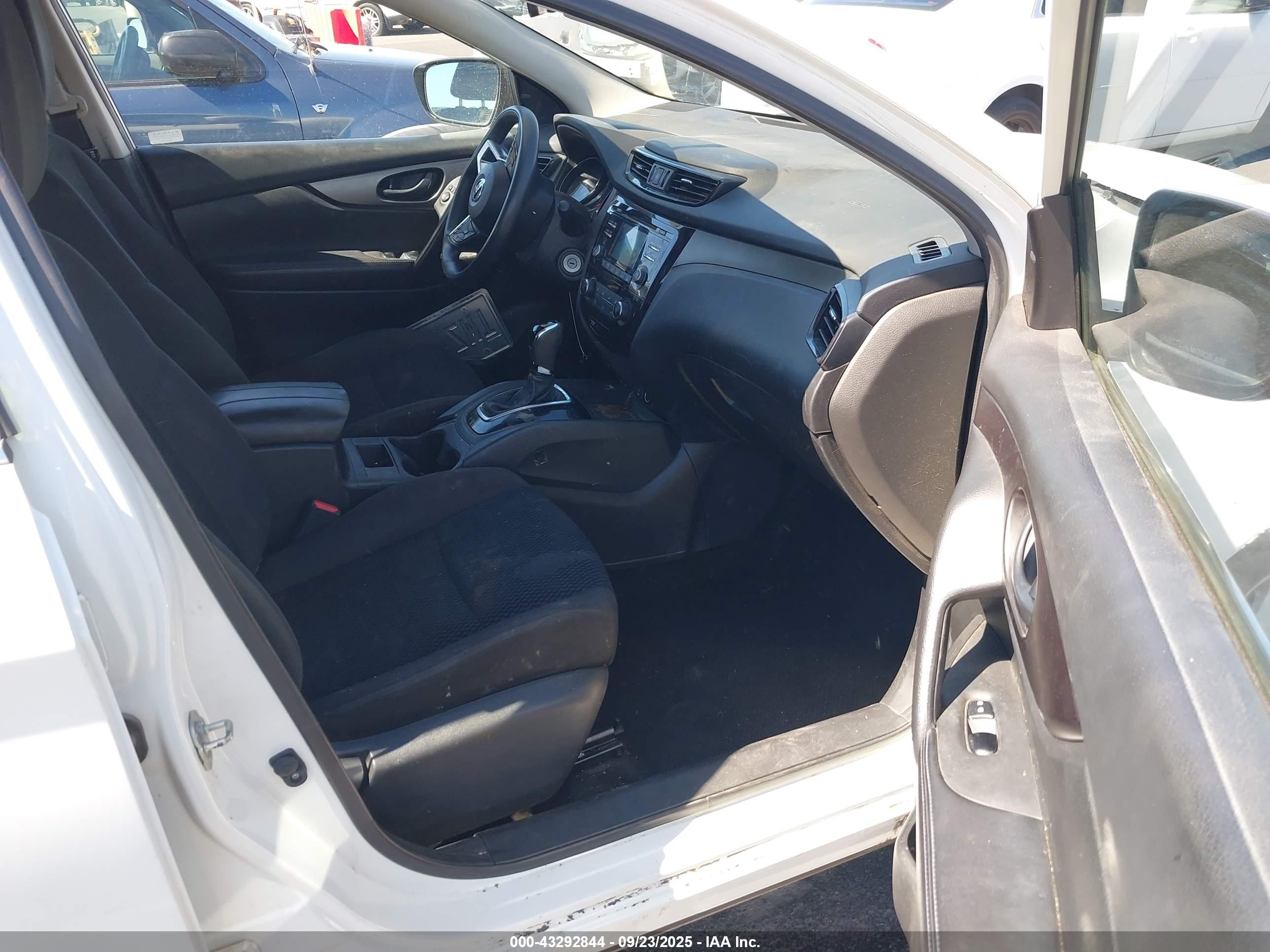 NISSAN ROGUE image 5