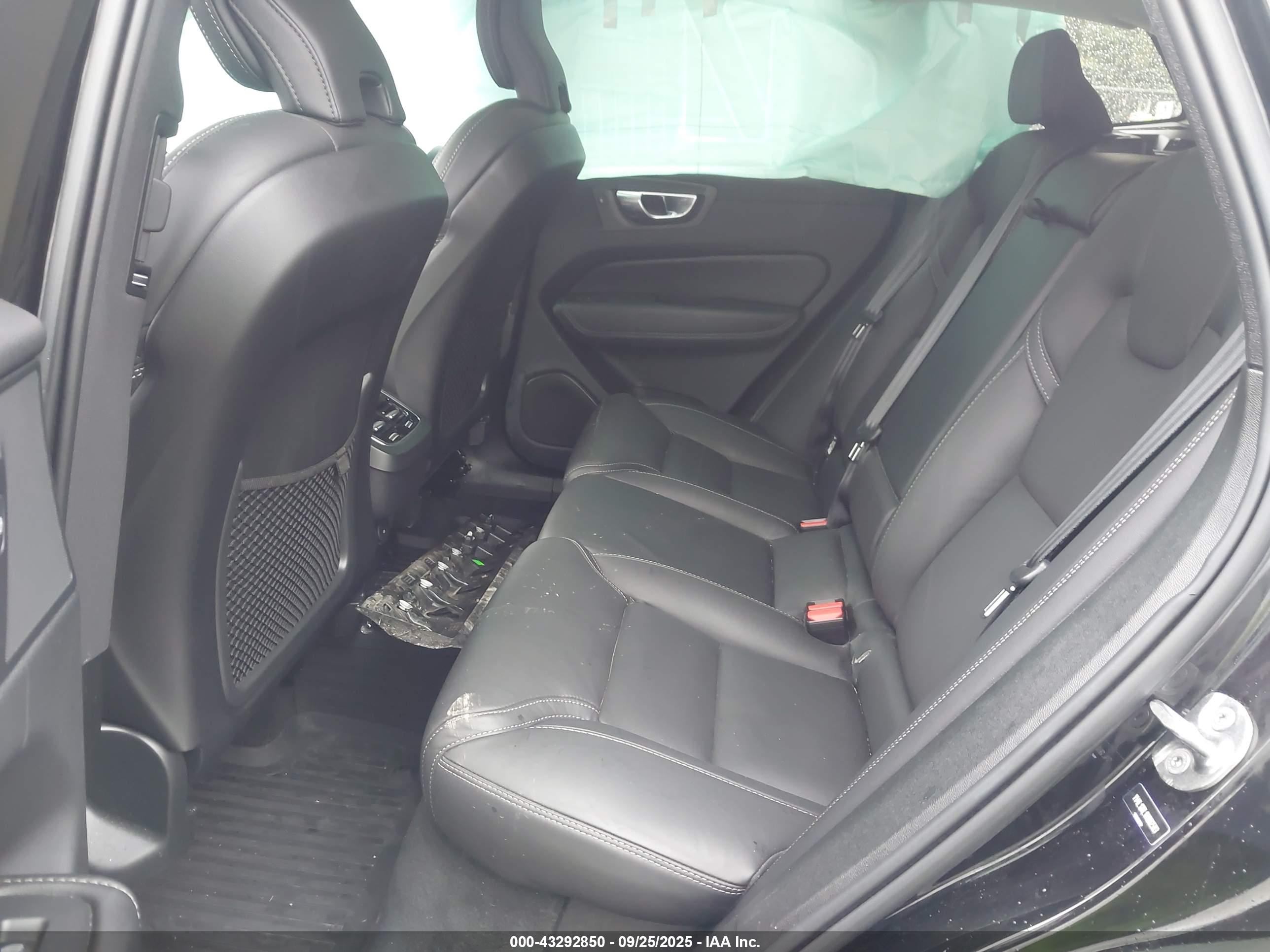 VOLVO XC60 image 8