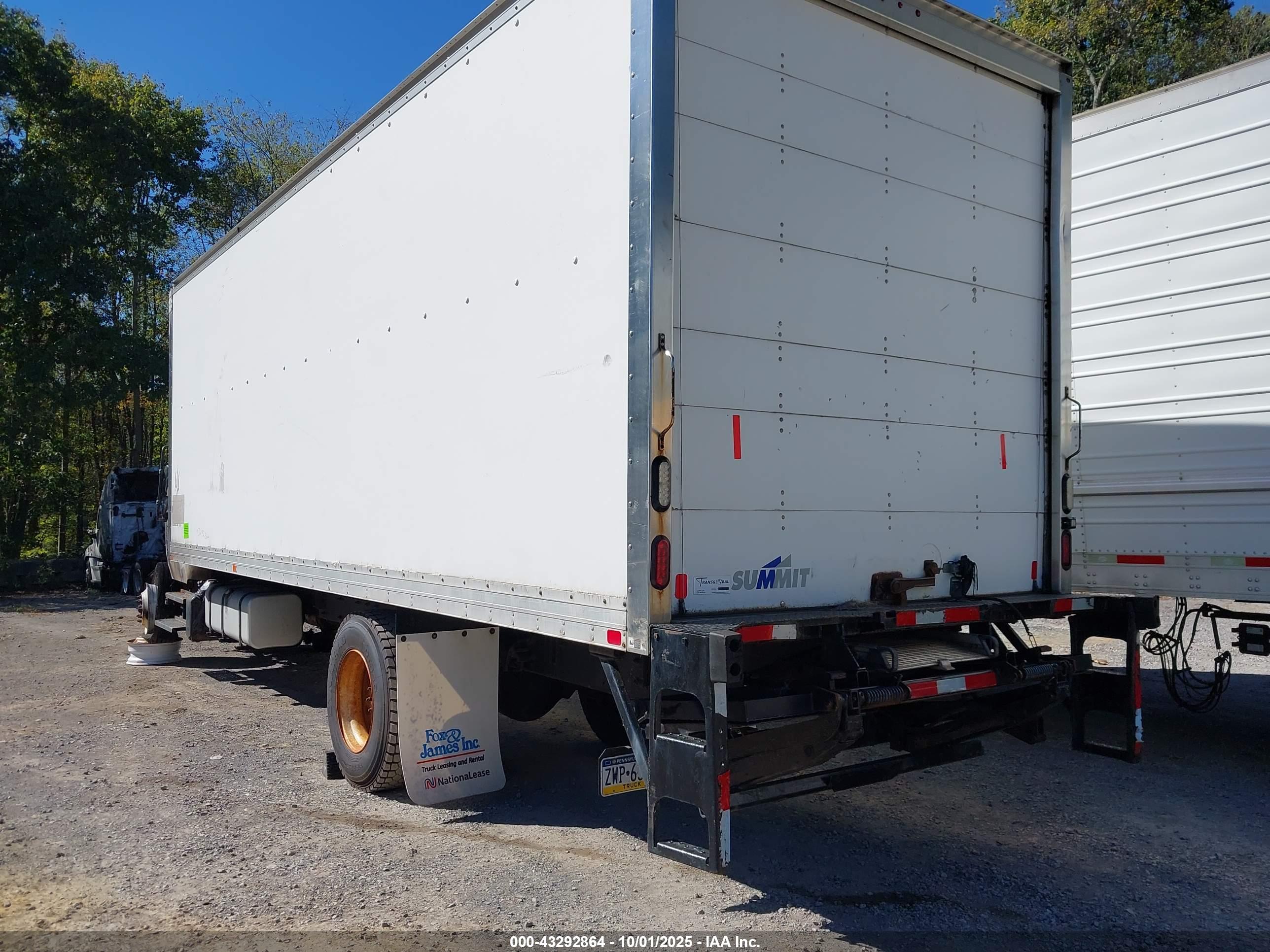FREIGHTLINER M2 image 3