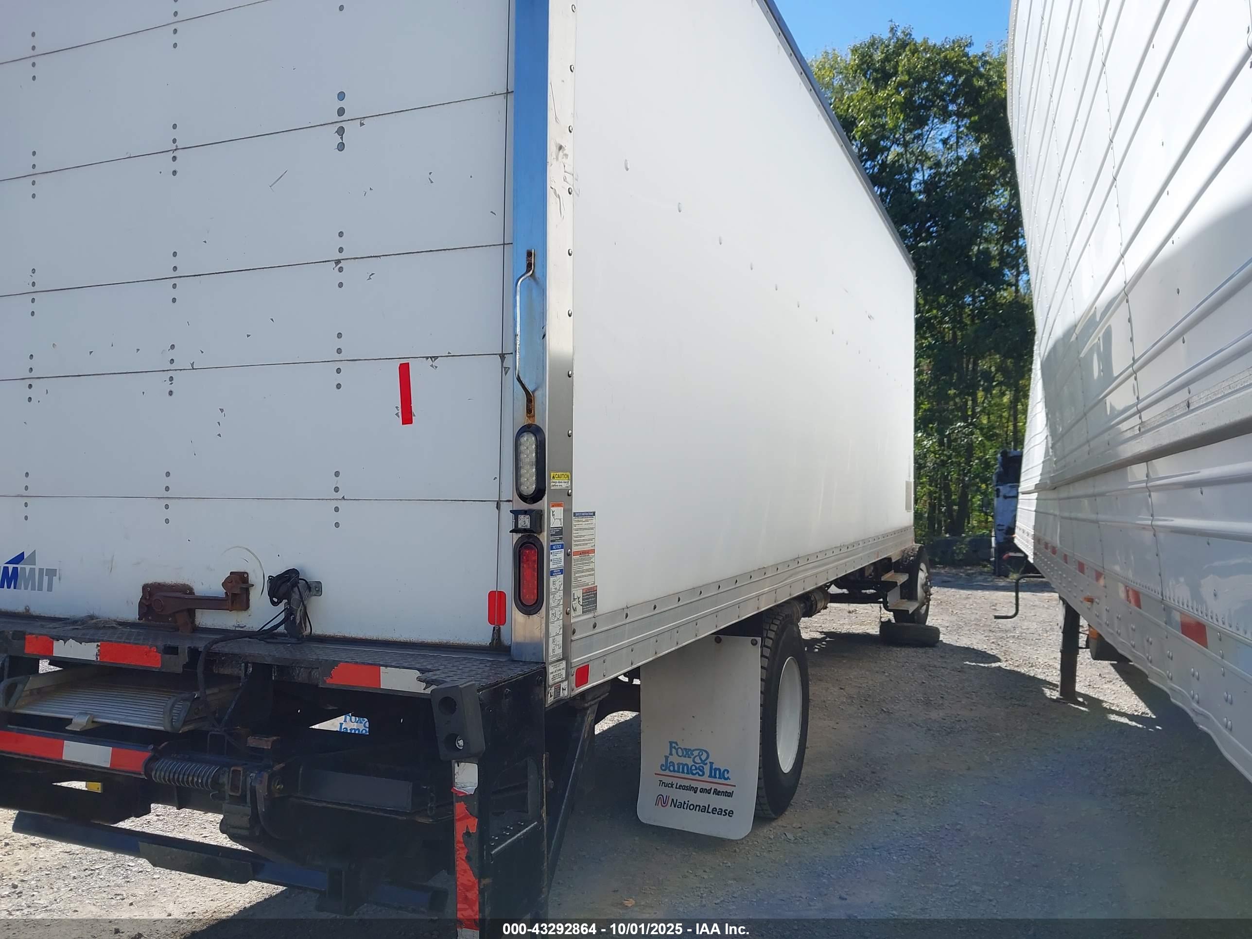 FREIGHTLINER M2 image 4