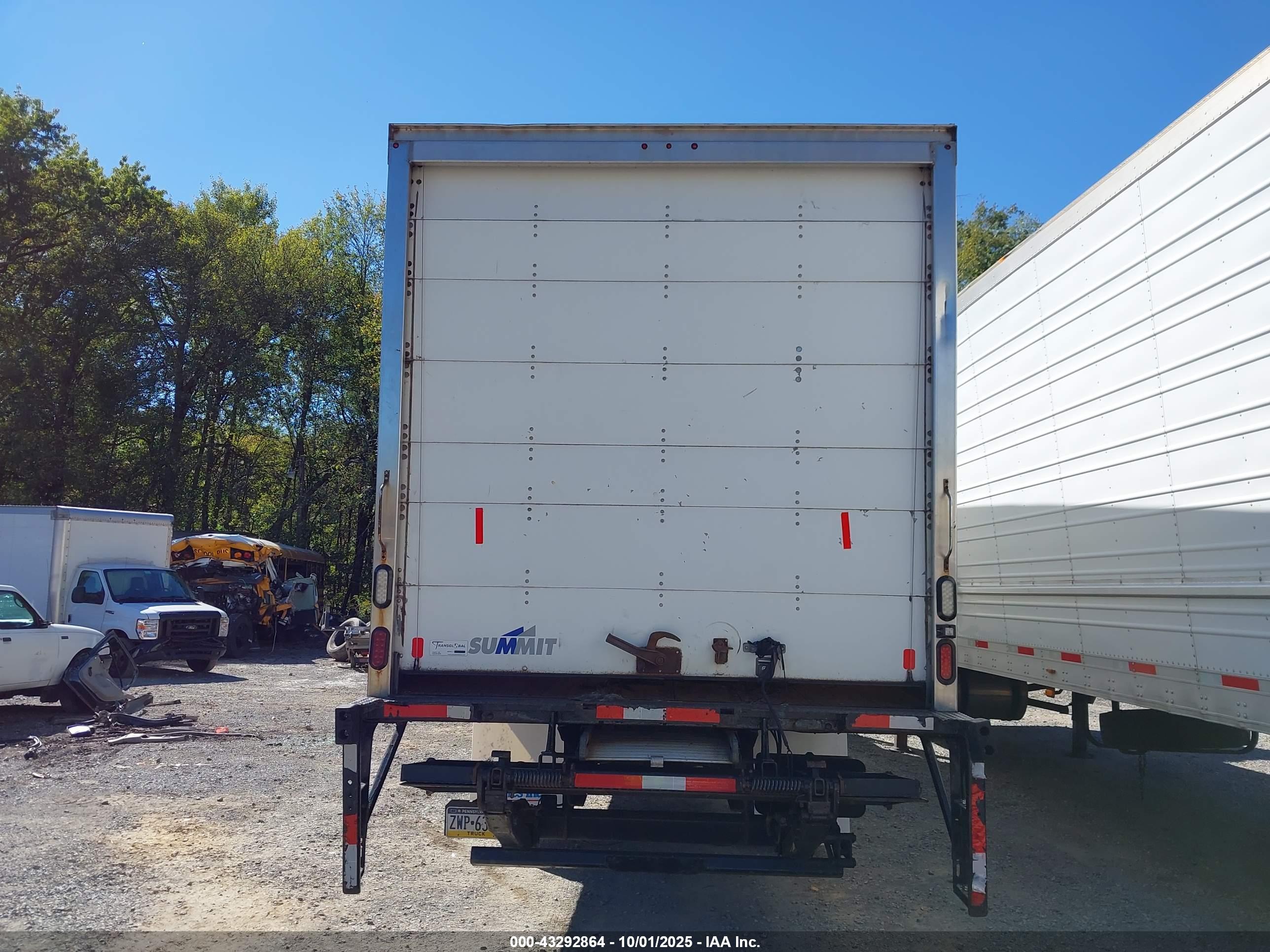 FREIGHTLINER M2 image 8