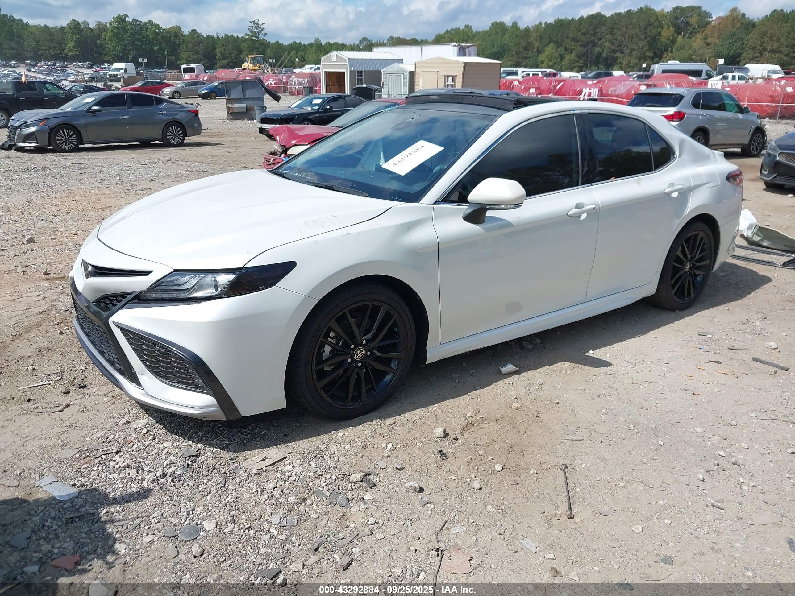 TOYOTA CAMRY image 2