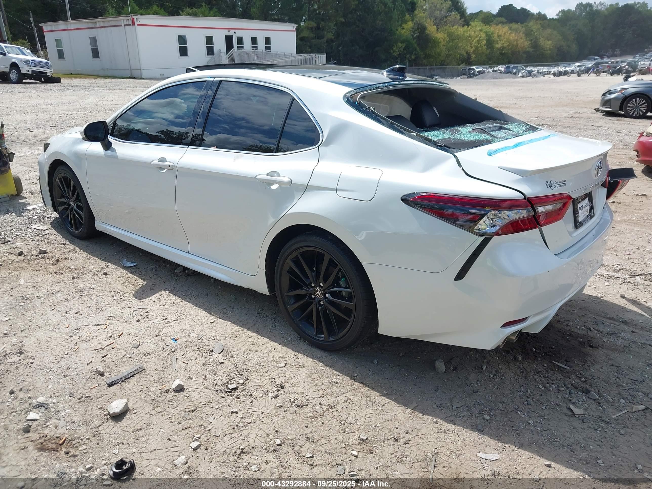 TOYOTA CAMRY image 3