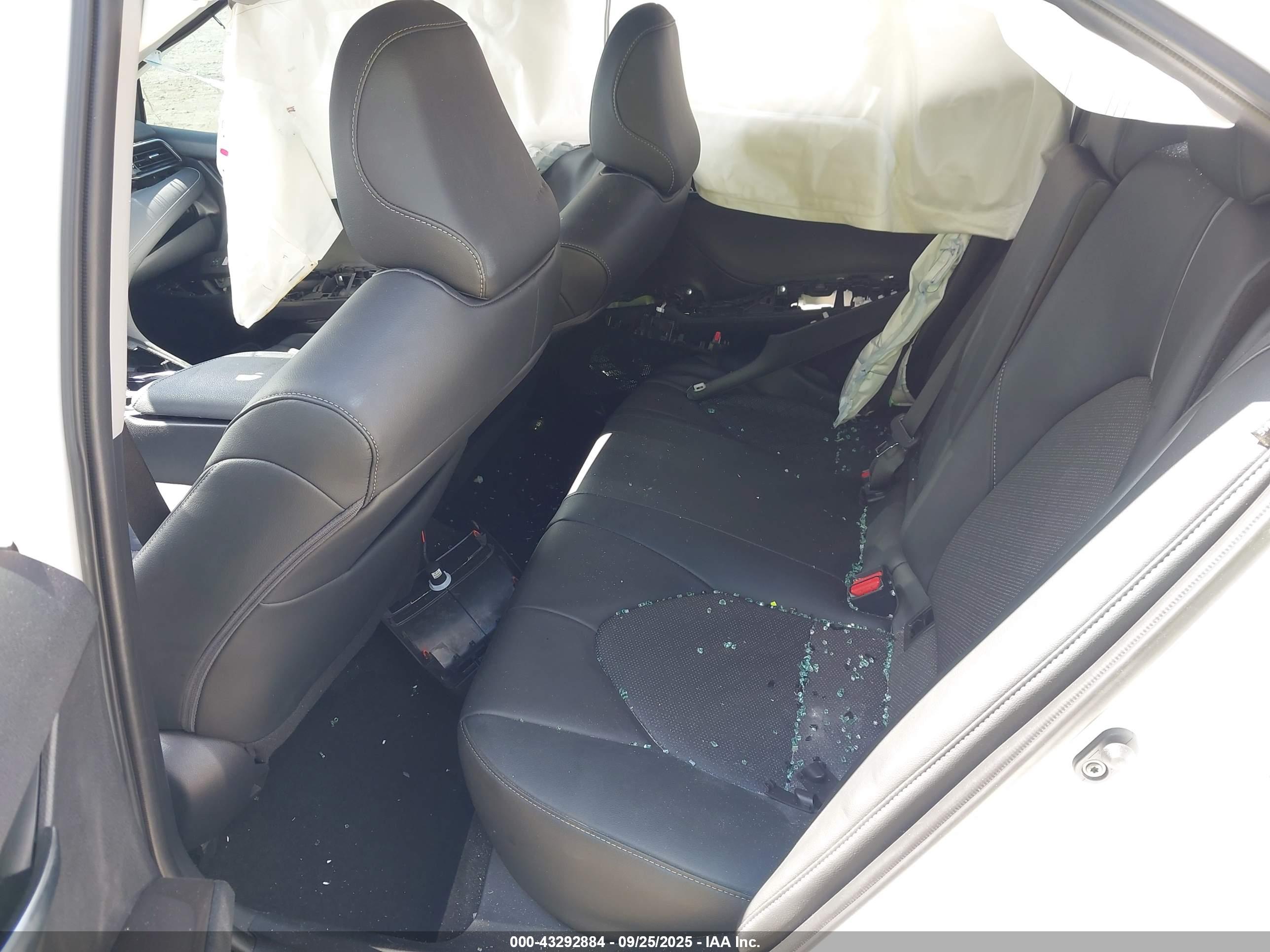 TOYOTA CAMRY image 8